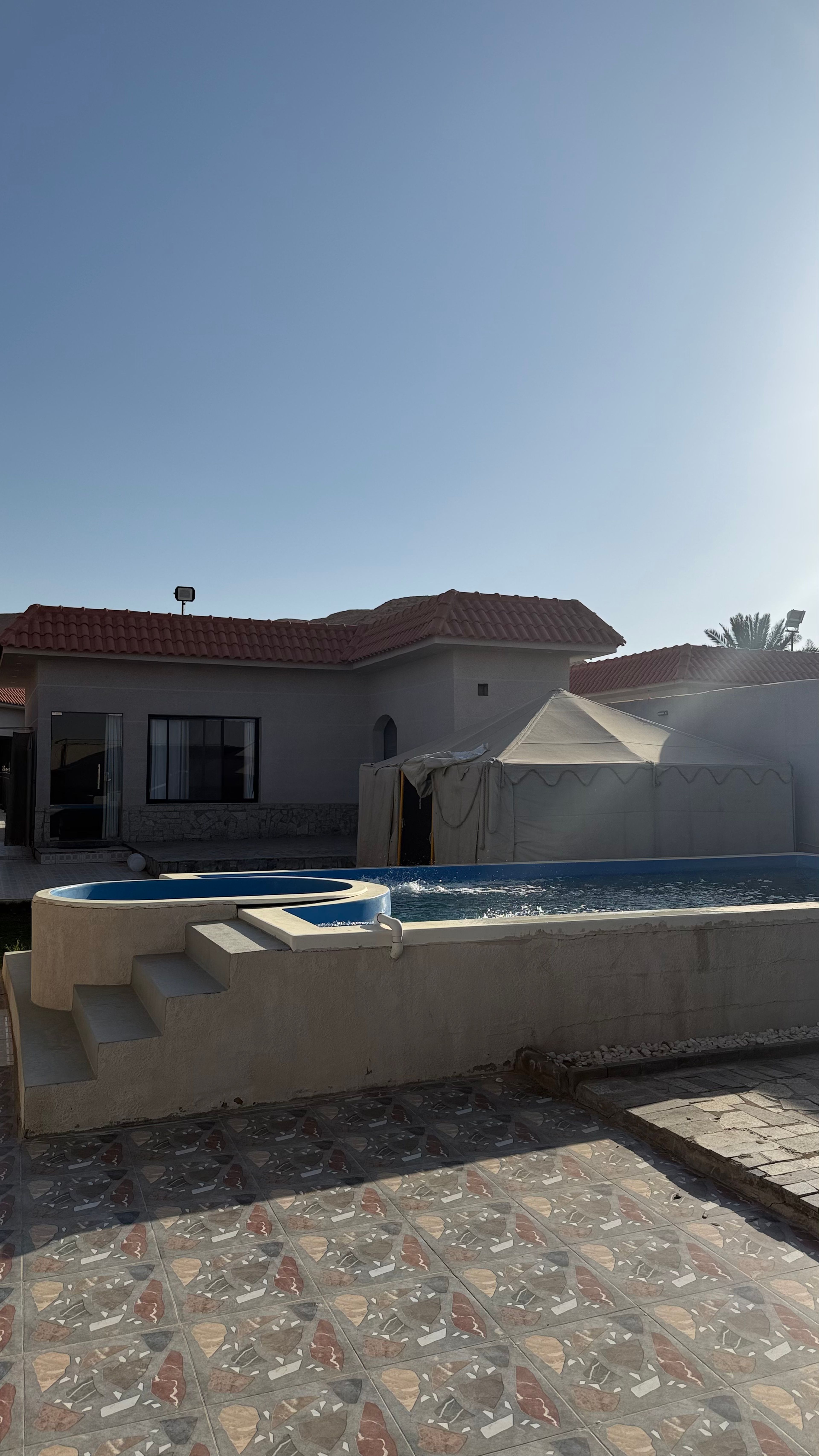 https://img.gathern.co/1400x0/1/SoVYZBuLuHNSHpFGSWfMtcxf5A6ueIR4.jpg