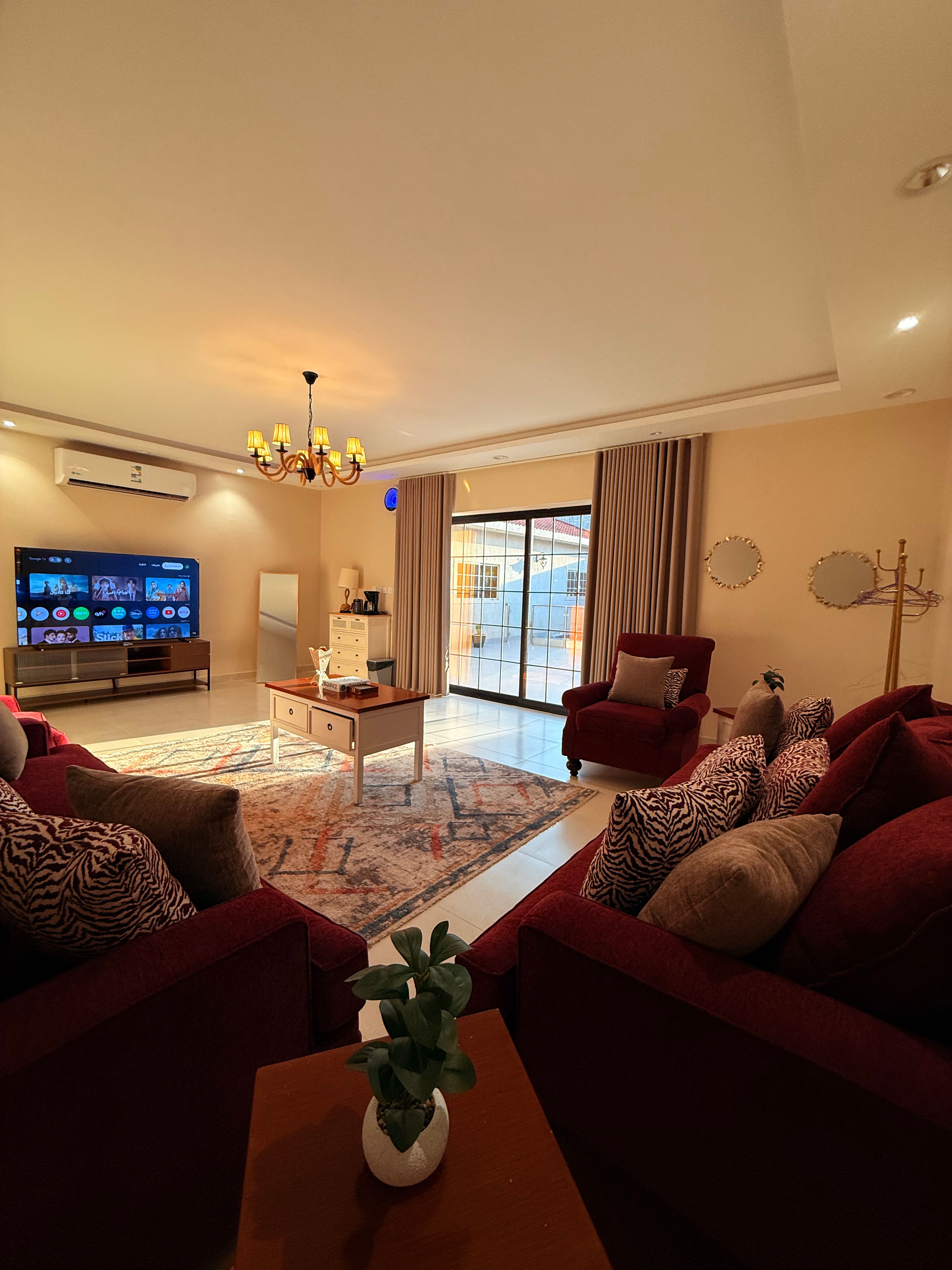 https://img.gathern.co/1400x0/1/SrNtCzPo2V6H5-6duw4b7Bo8DnZvD0iK.jpg