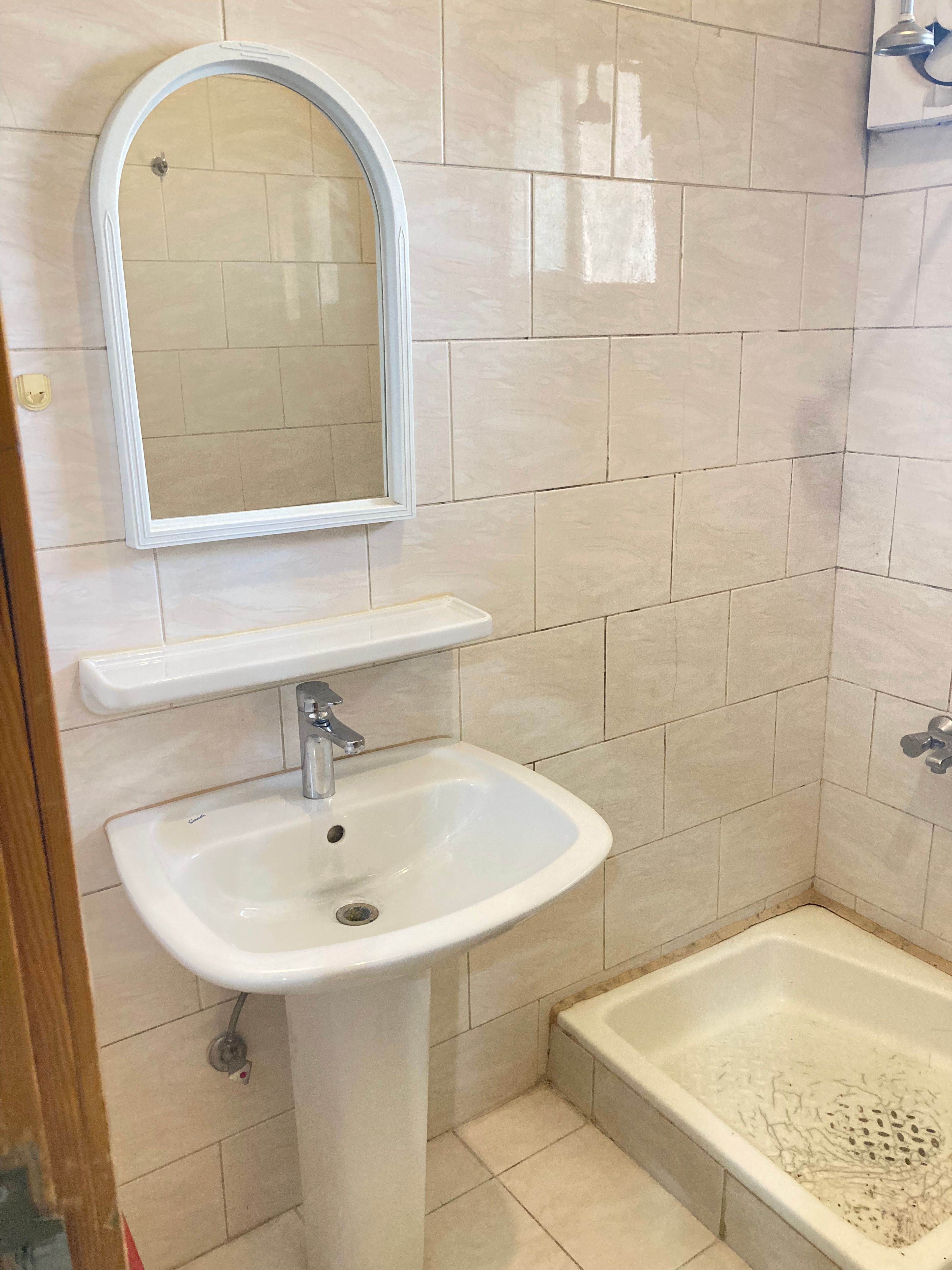 https://img.gathern.co/1024x0/1/Sz4482AM8wMZamDPsgC8gNQm4qWC05nh.jpg