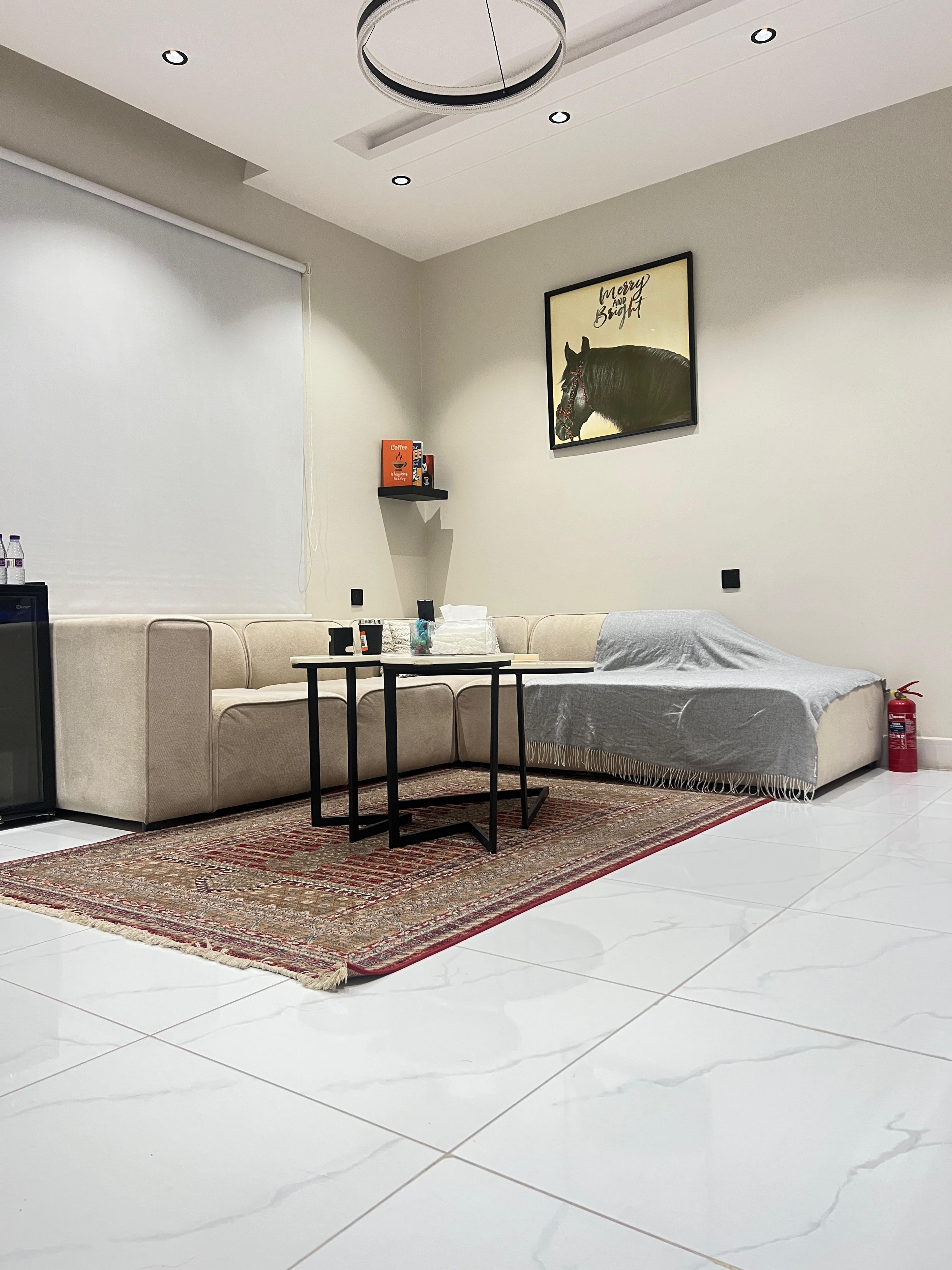 https://img.gathern.co/1400x0/1/T2iM_EKd_448SpIr6TeQDHuAr7LTV-LS.jpg