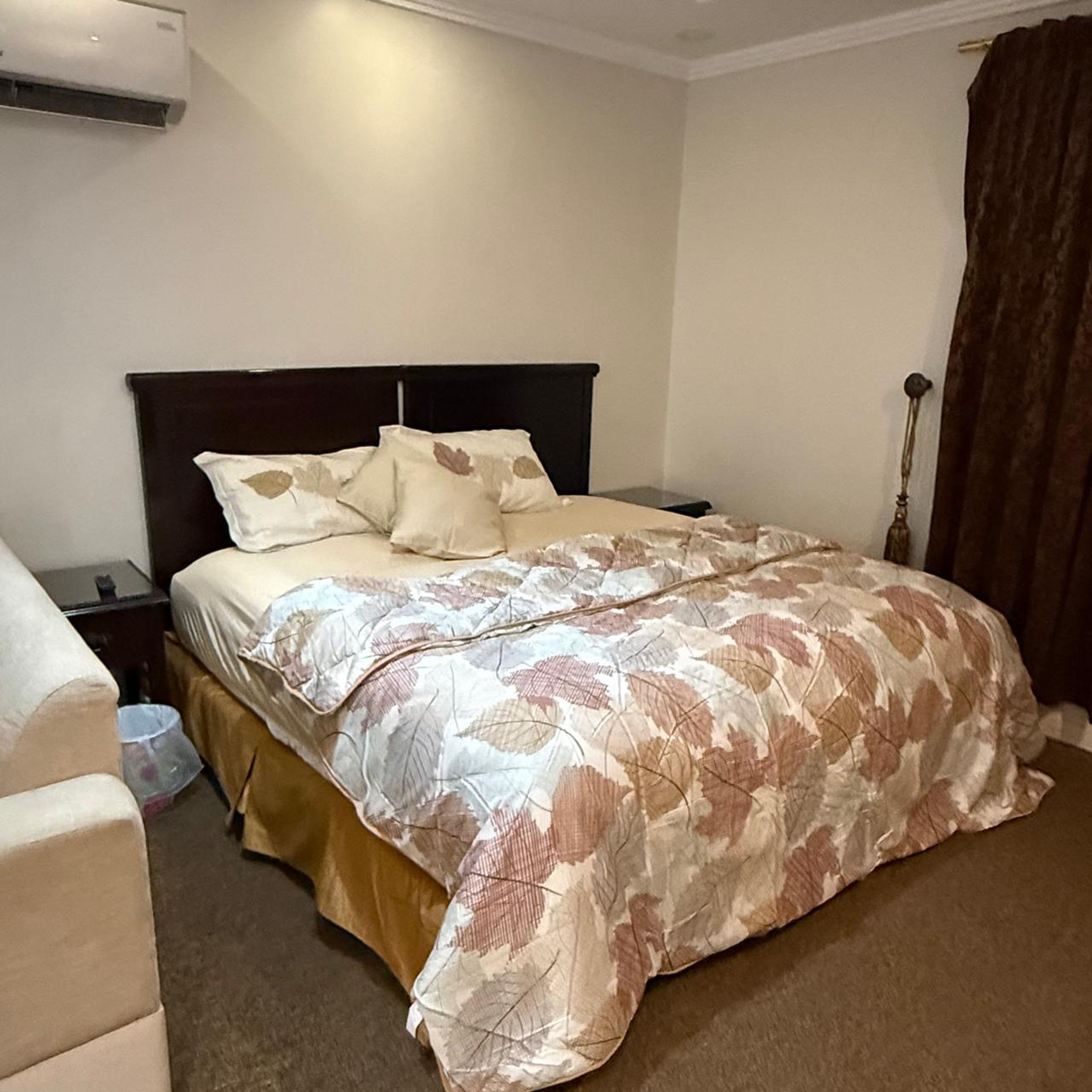 https://img.gathern.co/1024x0/1/TWR0FoGYXXyBODnQOLMaCpVw5paJ35Wp.jpg