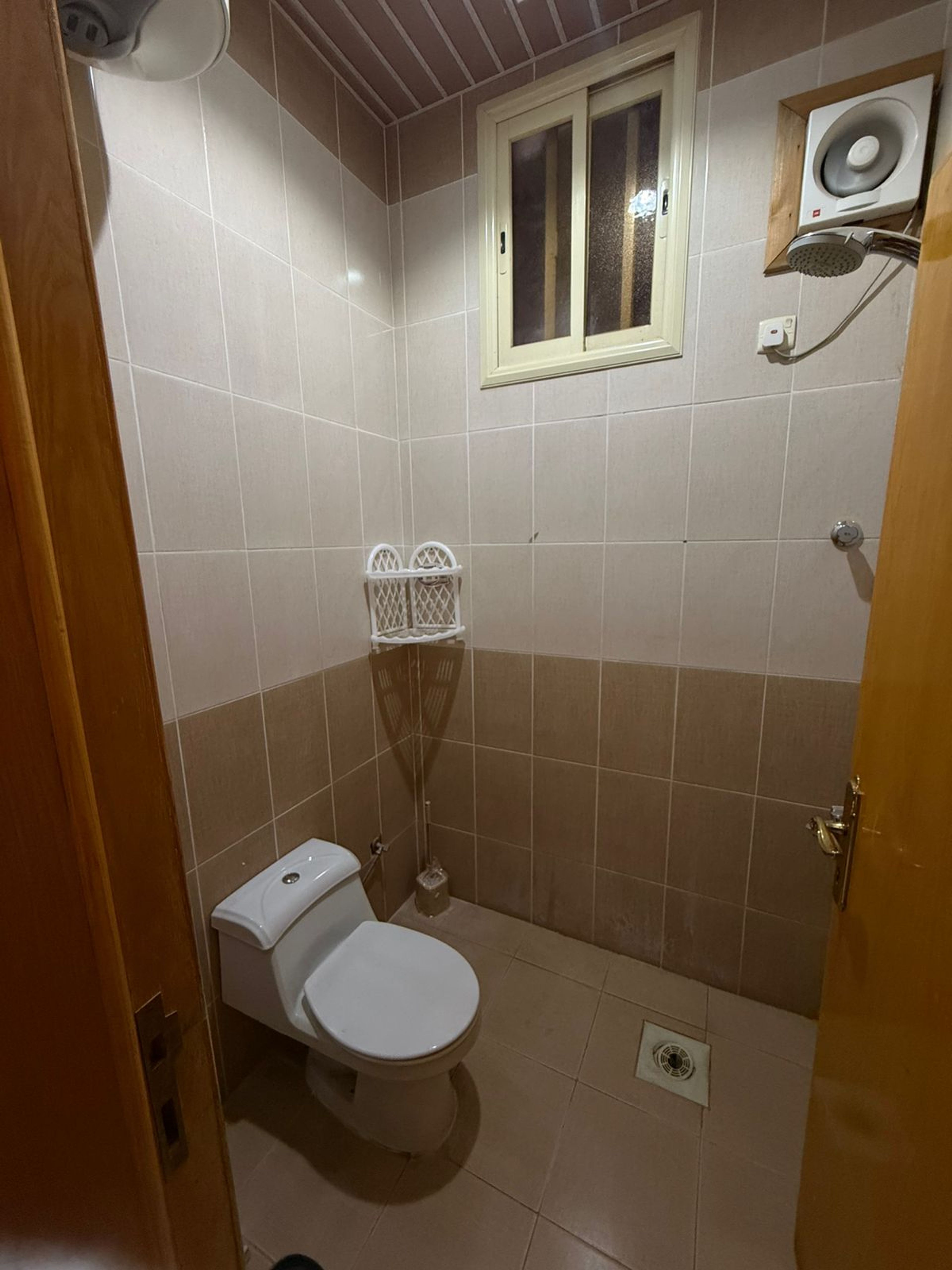 https://img.gathern.co/1400x0/1/TcjJkQR-fPmkUjY47X7Qrji64yhGf_To.jpg