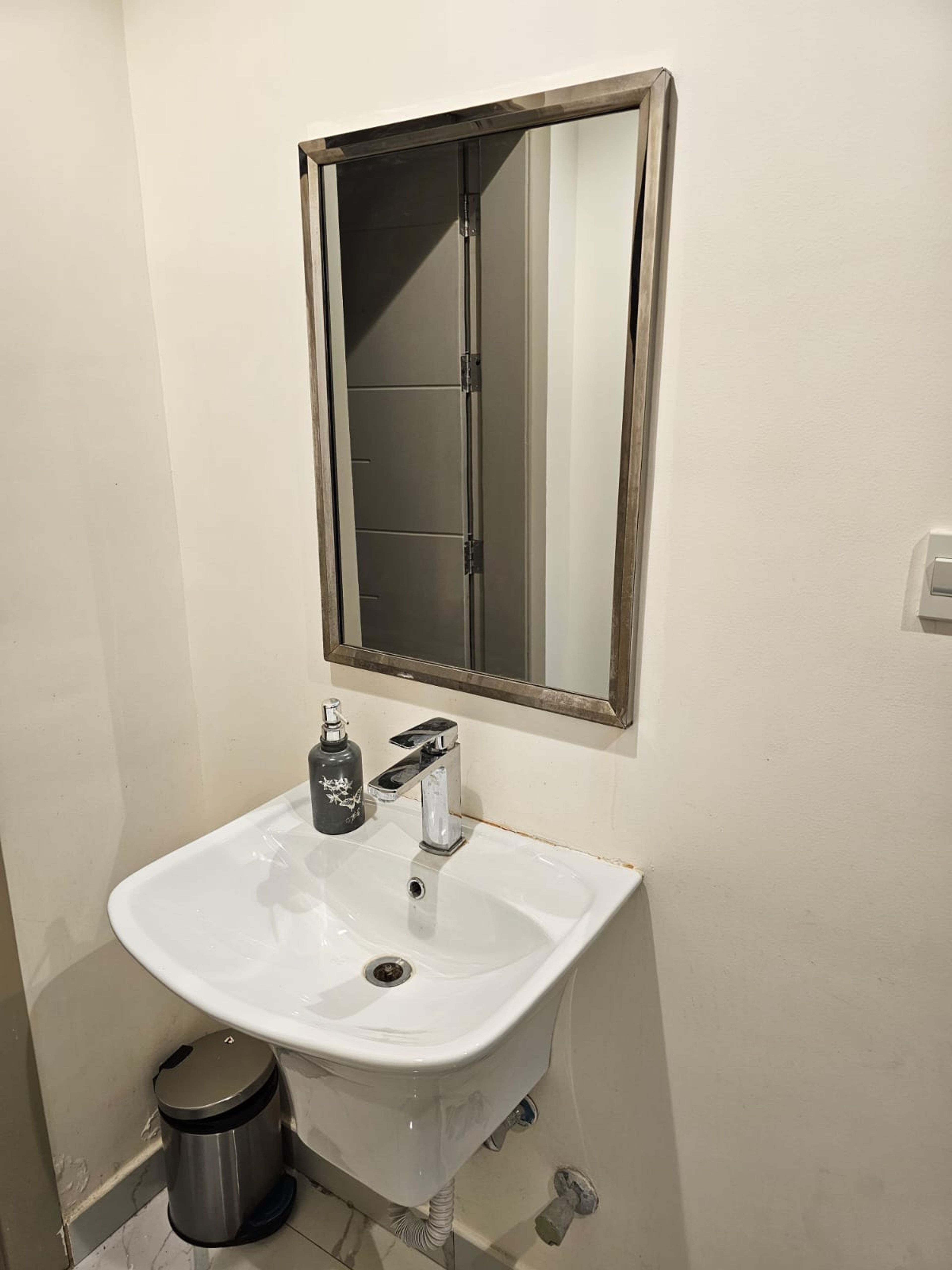 https://img.gathern.co/1400x0/1/TqX8RBMgKkqmHJEEdtJ2uHG1l65s-Umo.jpeg