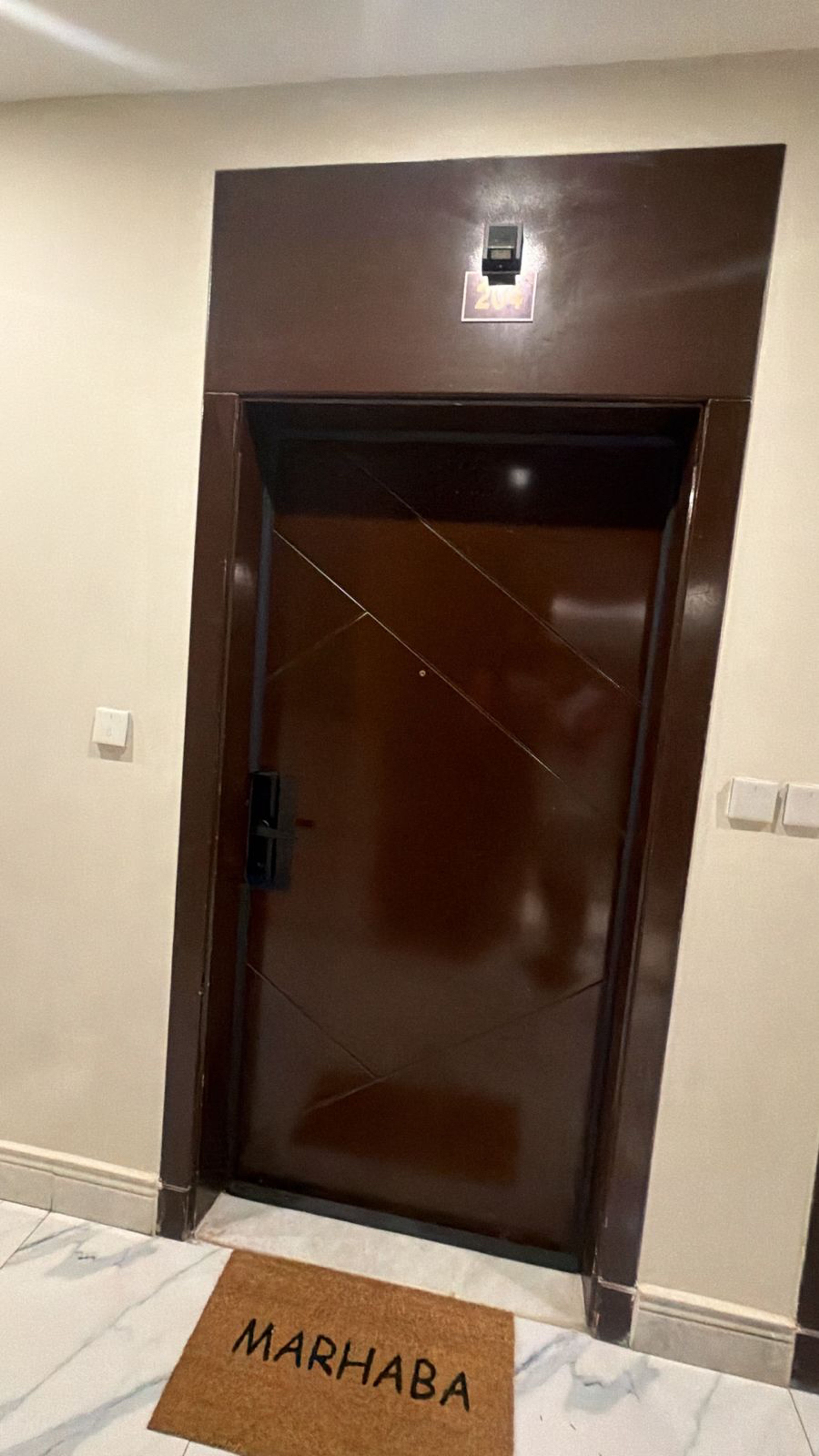 https://img.gathern.co/1024x0/1/U59MuM99YHb9j1vi3BKL3xS1QAy_nGOc.jpg