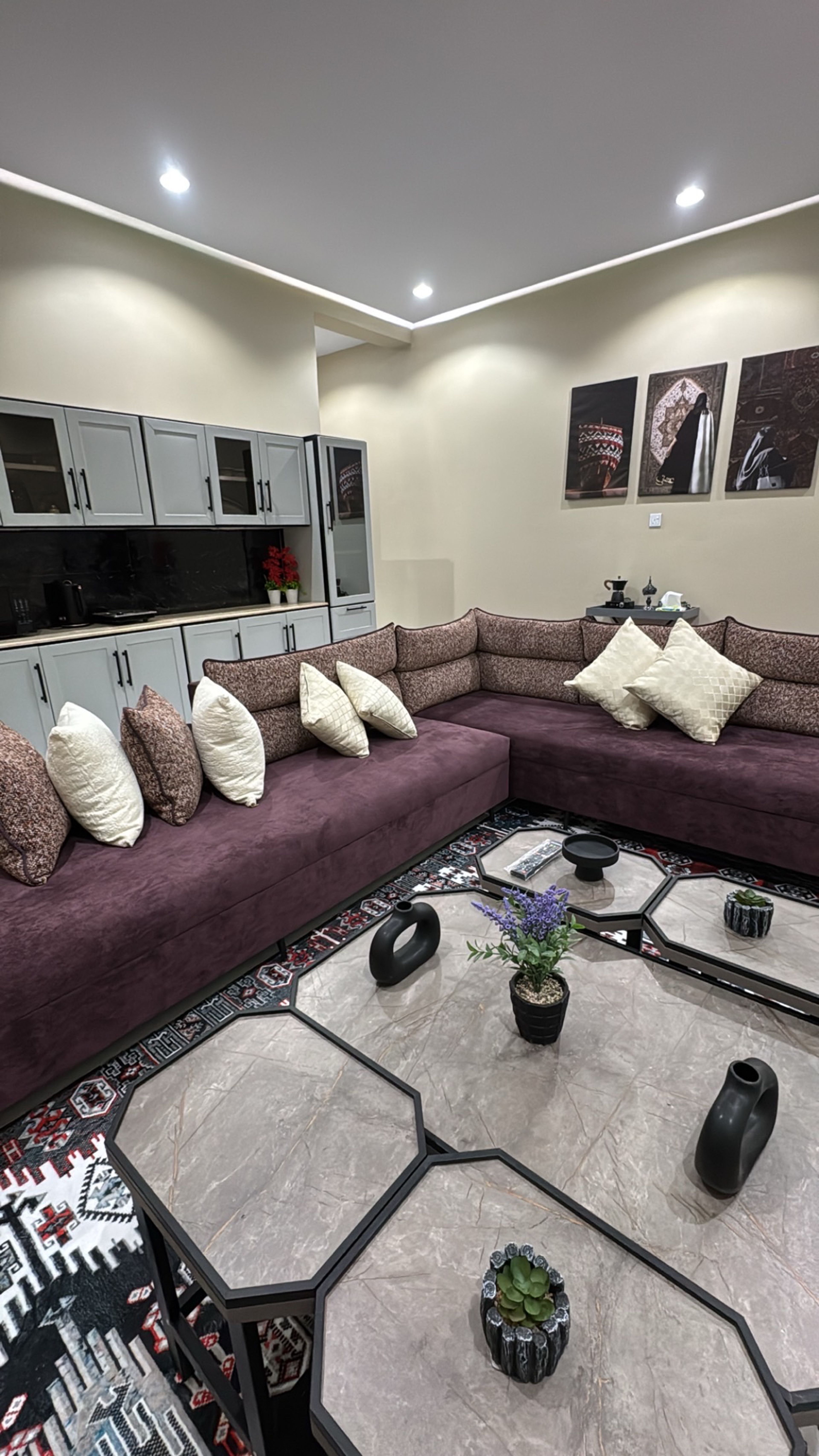 https://img.gathern.co/1400x0/1/UAeU9CpfjnPsPehUp95-ytfnsN4HZKyg.jpg