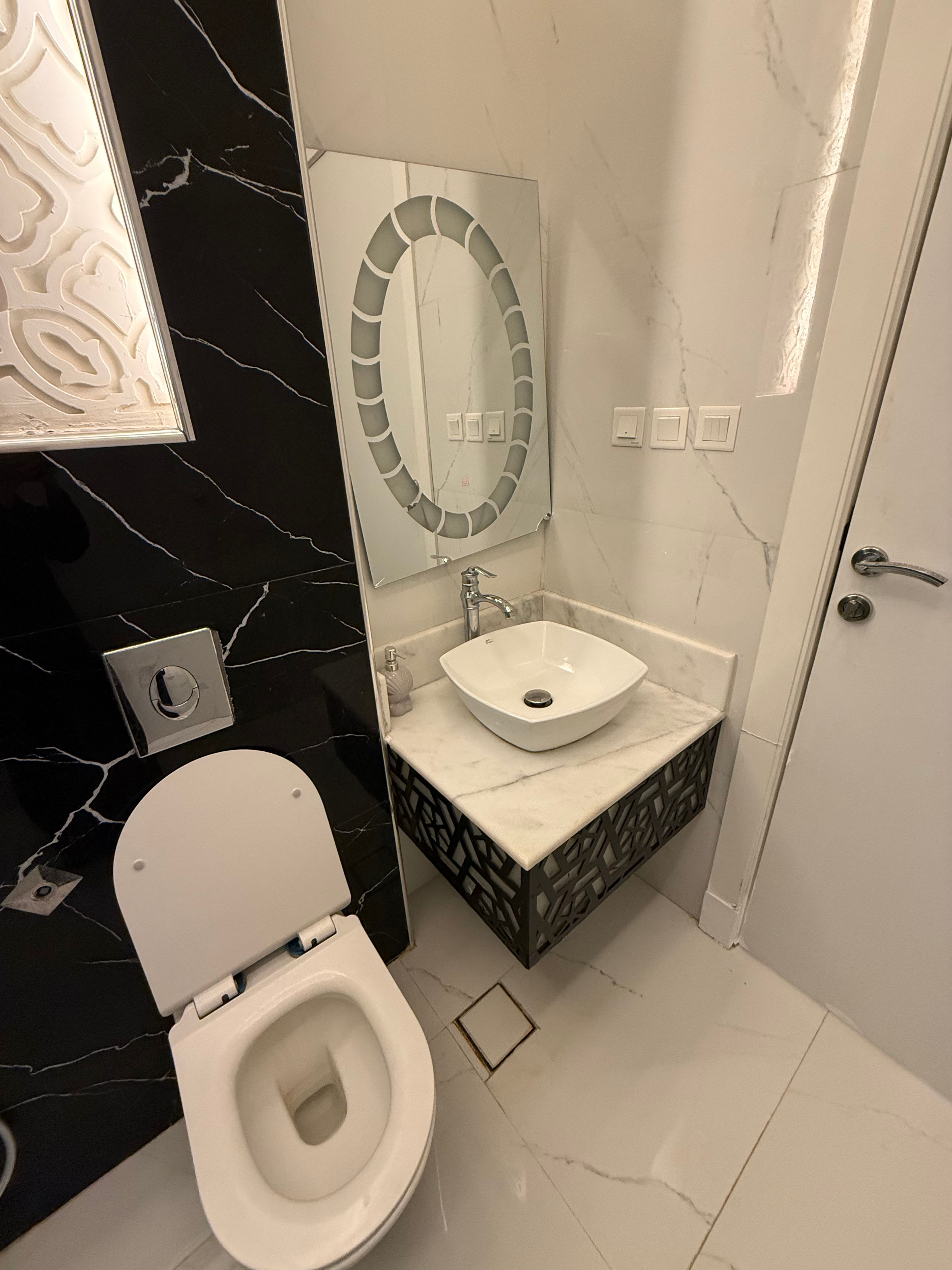 https://img.gathern.co/1400x0/1/UKXMyUBpn8avE_Y5M7b6Fx4azqK2okYb.jpg