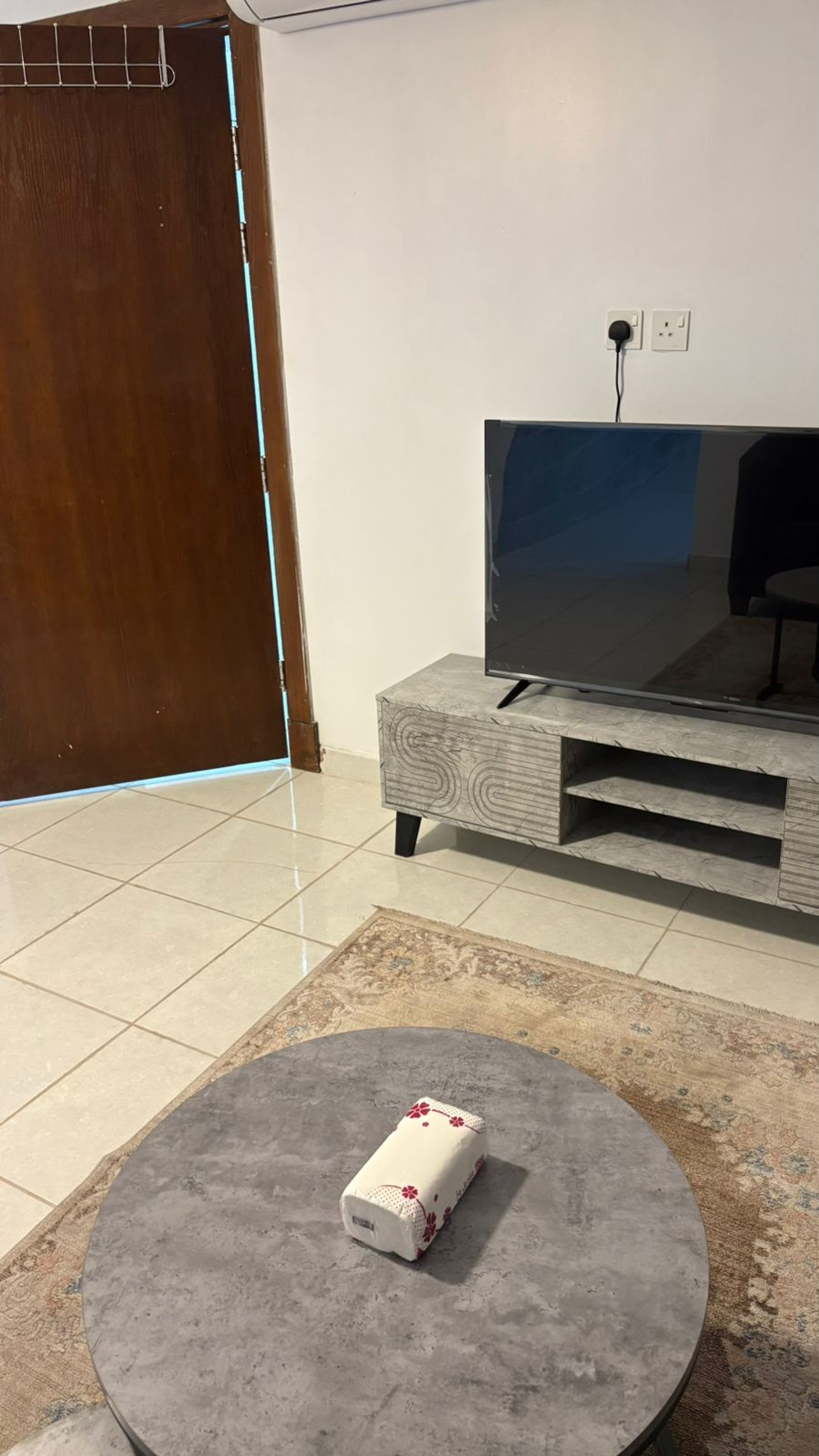 https://img.gathern.co/1400x0/1/Ugr-3-zPpZuXs-C3vJ7xFhpIcGQ1JDrt.jpeg