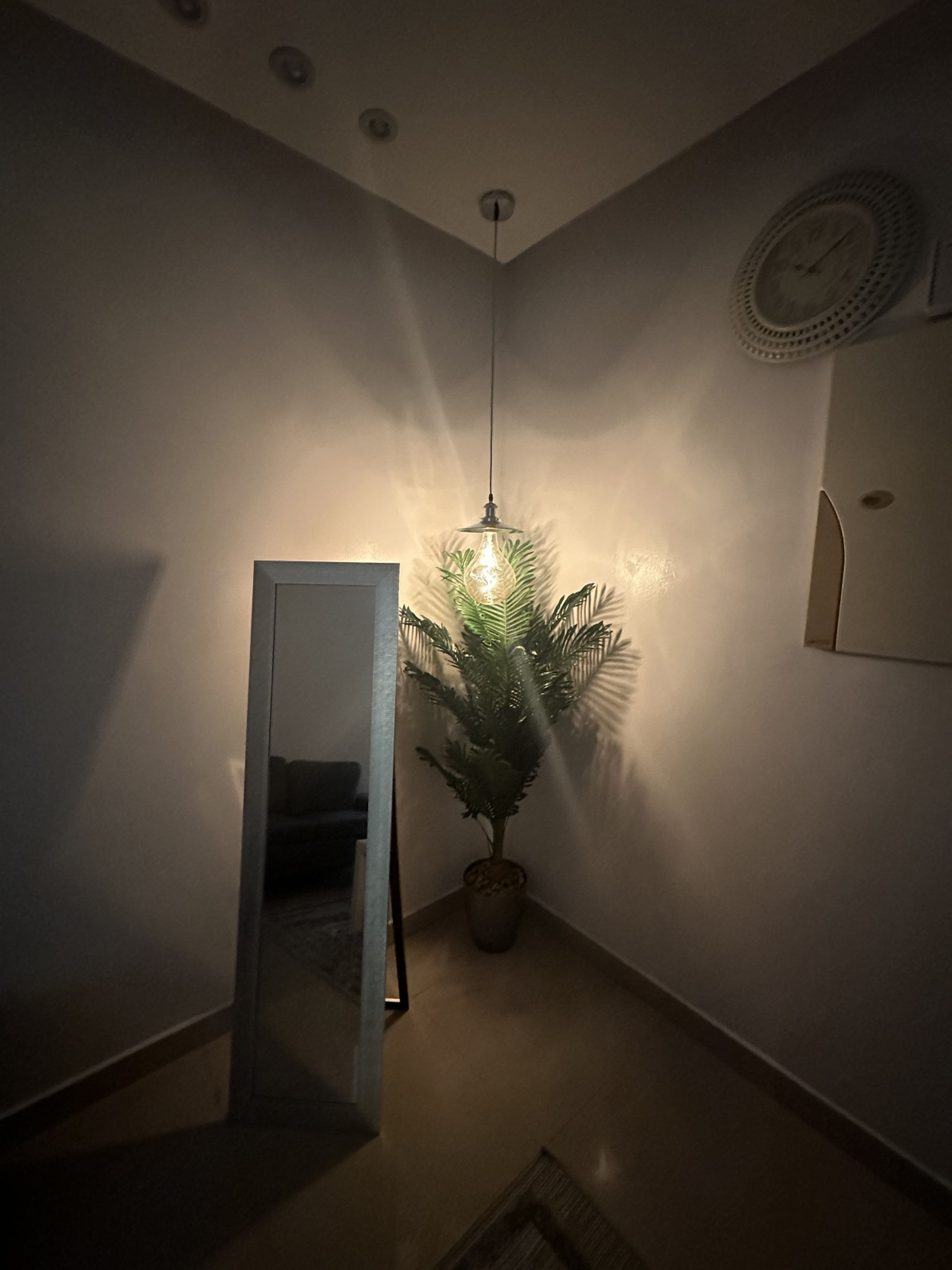 https://img.gathern.co/1400x0/1/UzpMvorV9UZBbGyREb5gQcxTy_M2_8gk.jpeg
