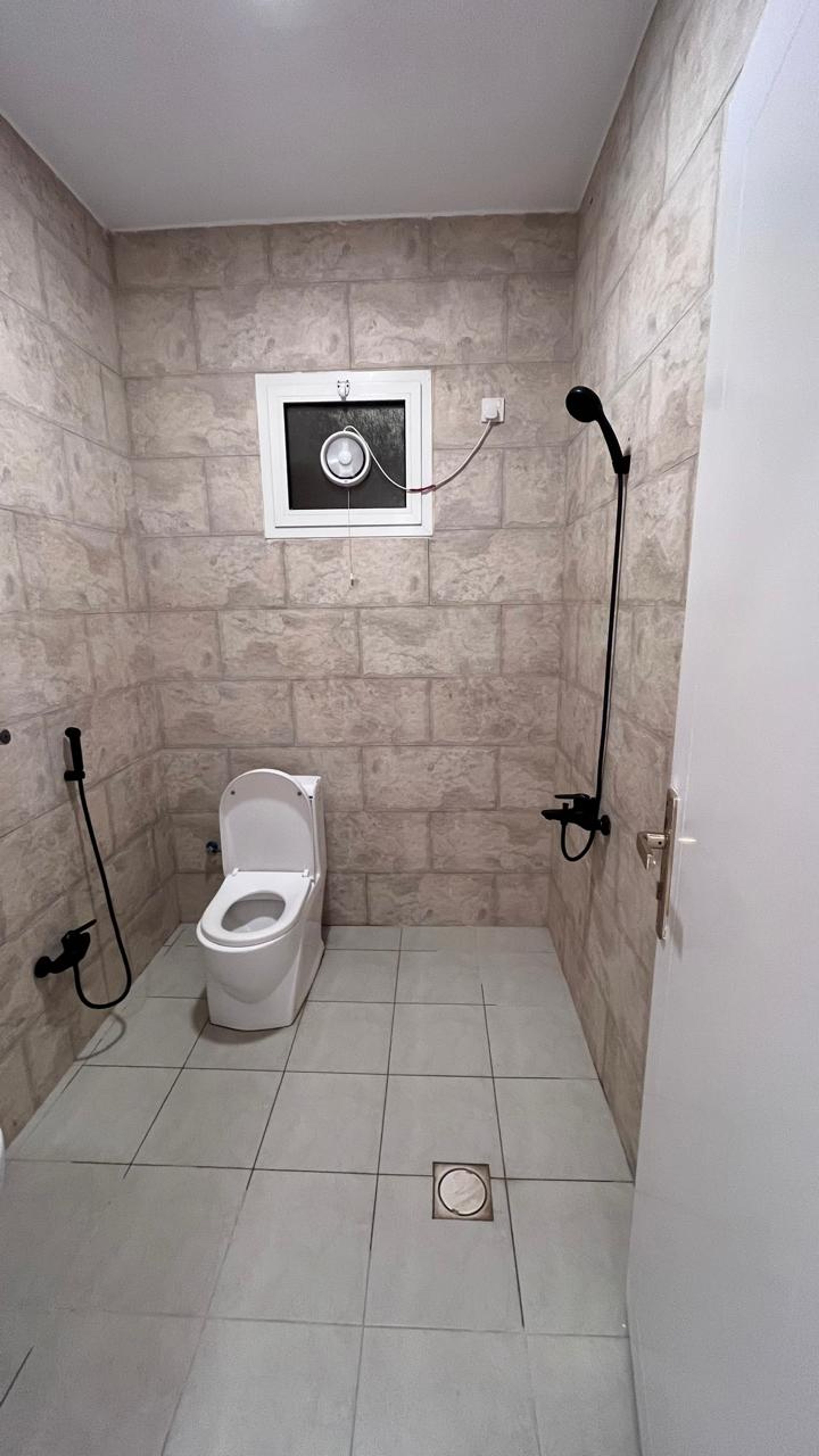 https://img.gathern.co/1400x0/1/VEkvcqQsm3PSH6a5PCuuO0-DJSDqP4wn.jpg