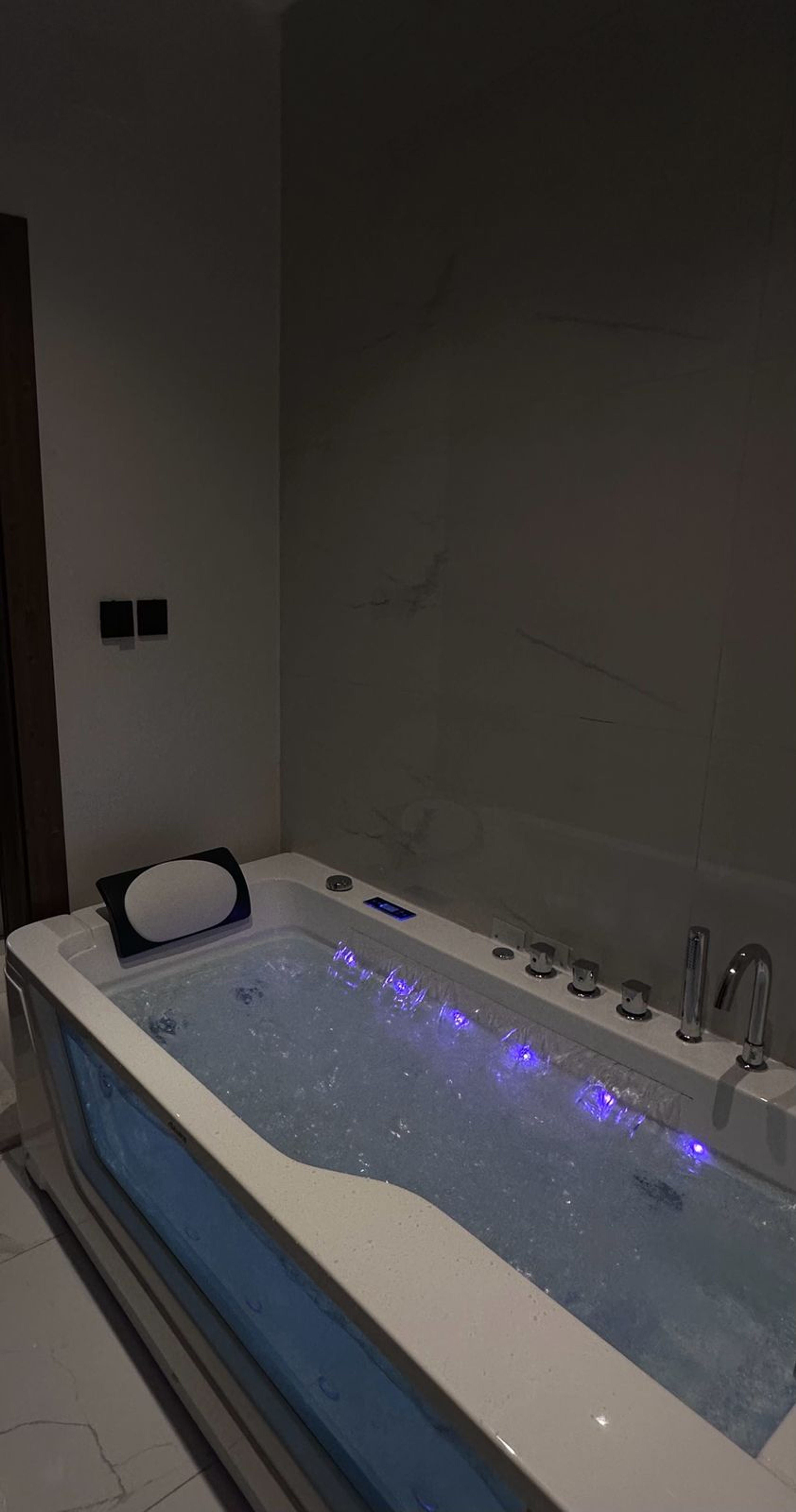 https://img.gathern.co/1024x0/1/VbO35zA2-RjcXooDoFSbjbjyZLDFsn5K.jpg