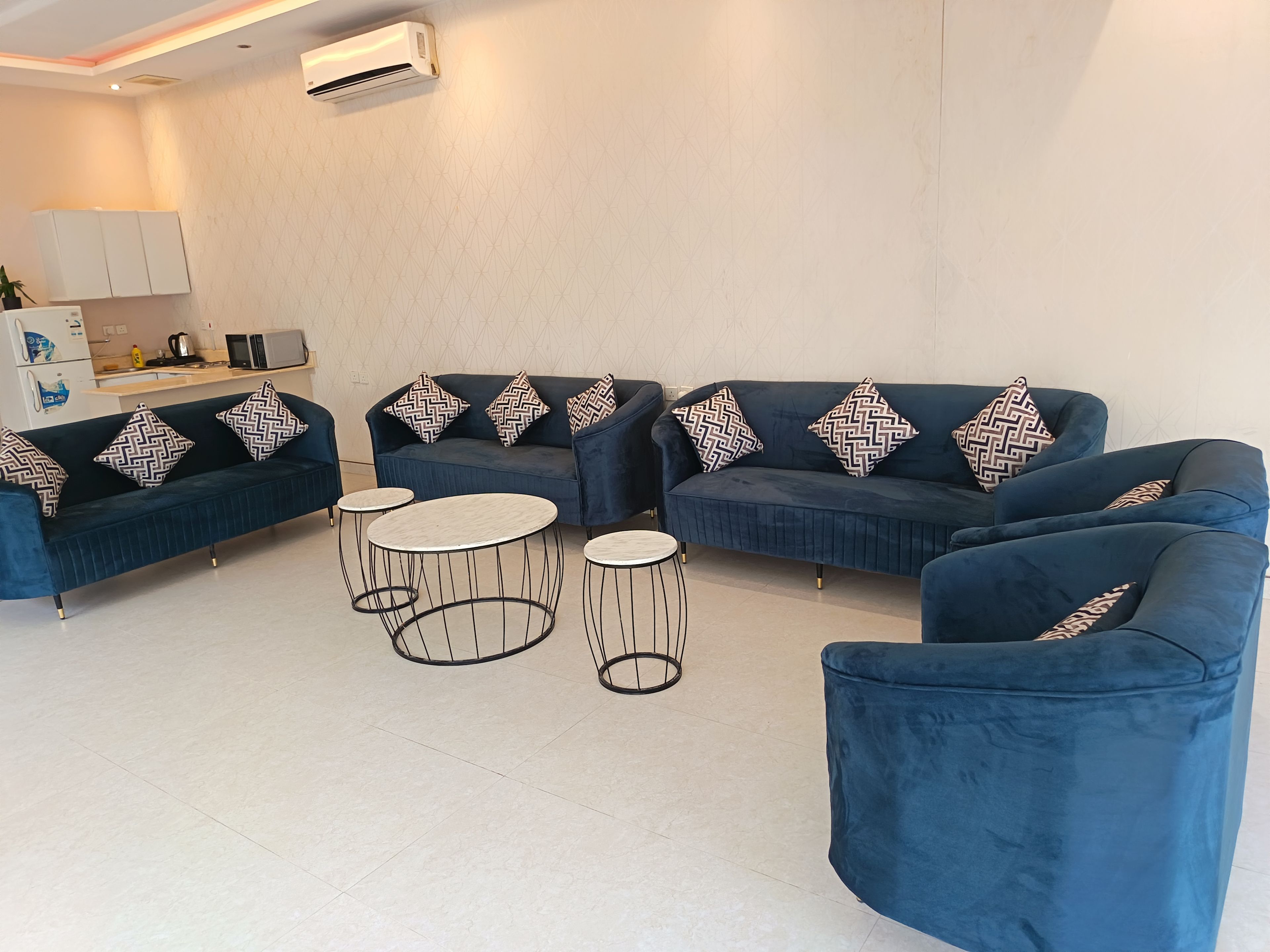 https://img.gathern.co/1400x0/1/WDTnK6JbzxZDUHc0v3BpUGDm3MaeyZFH.jpg