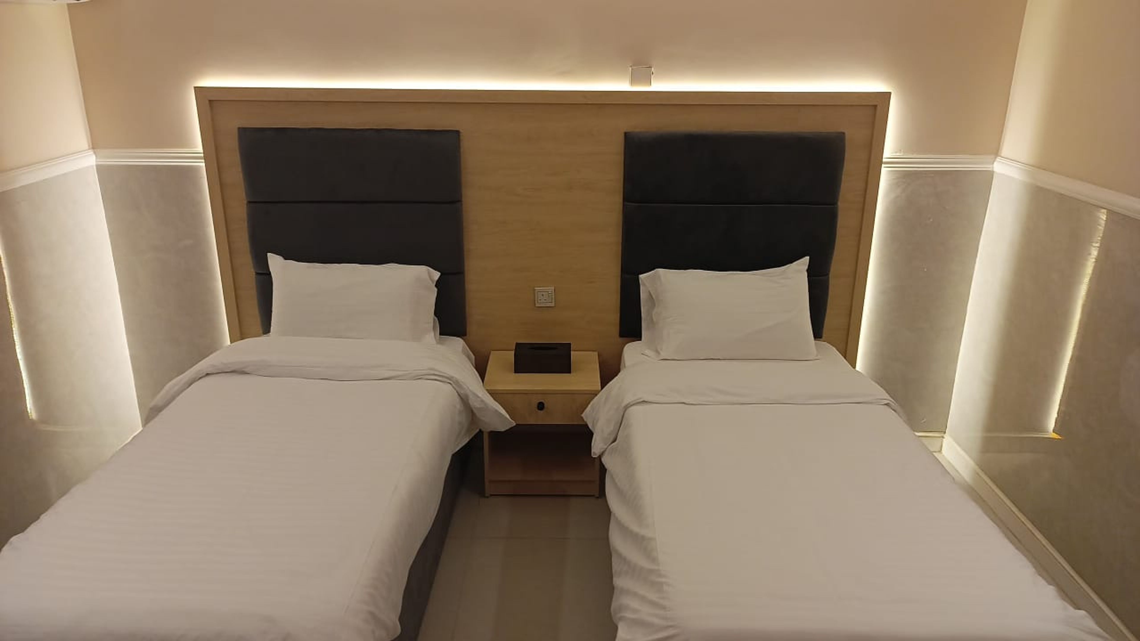 https://img.gathern.co/1400x0/1/WLkiCXftpCBEHKsXqzHliq2oIBc-WAtA.jpeg