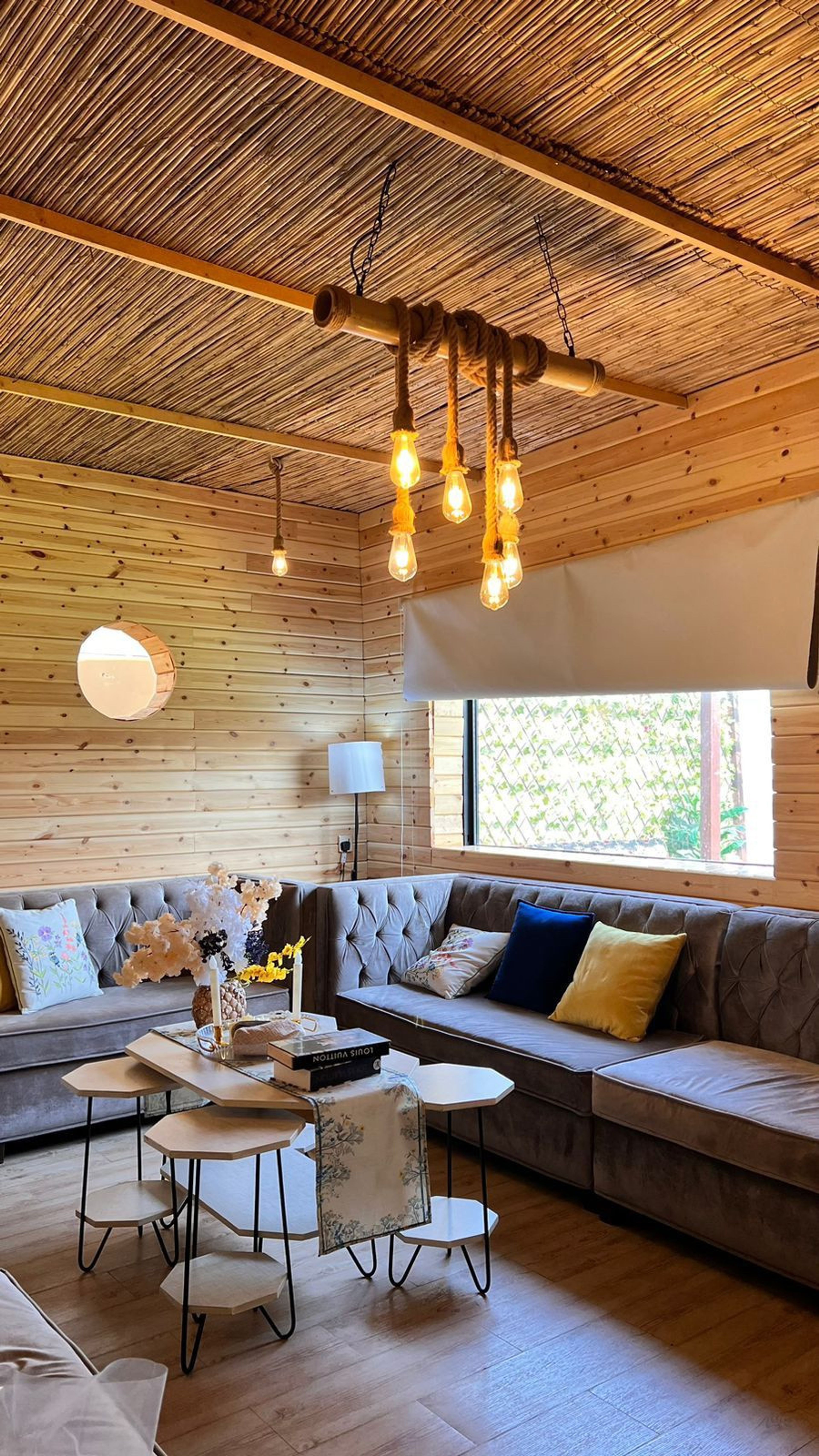 https://img.gathern.co/1400x0/1/WaBiKrCZRJEvKyREclkrCoHYHTFfUtD8.jpg
