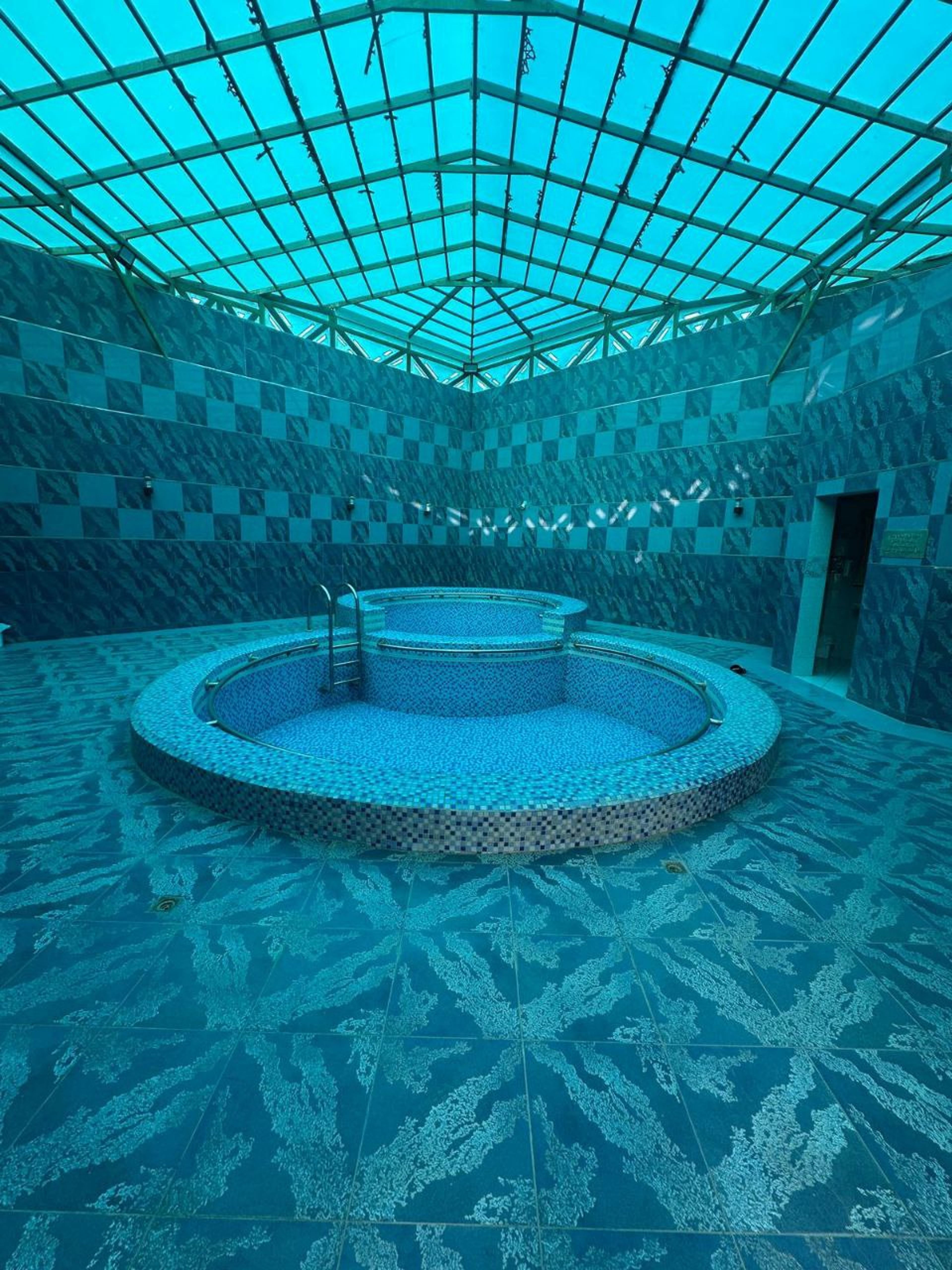 https://img.gathern.co/1400x0/1/WohAY8pojnBb2a28XqJYiMBOKpHvfpuA.jpg
