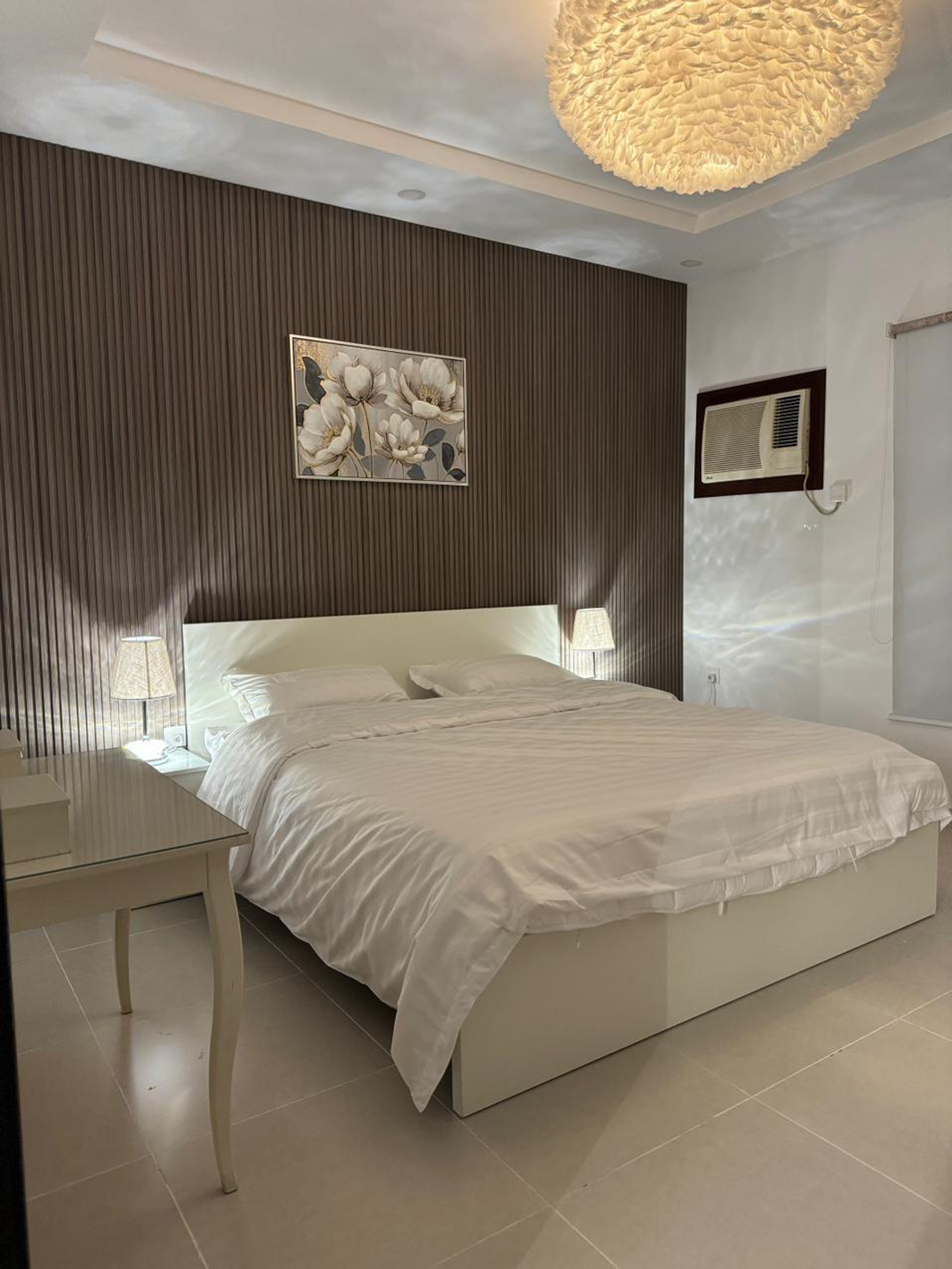 https://img.gathern.co/1400x0/1/WucTPN6vIJvAxbnRgpg4jzvKTHevU-qb.jpg