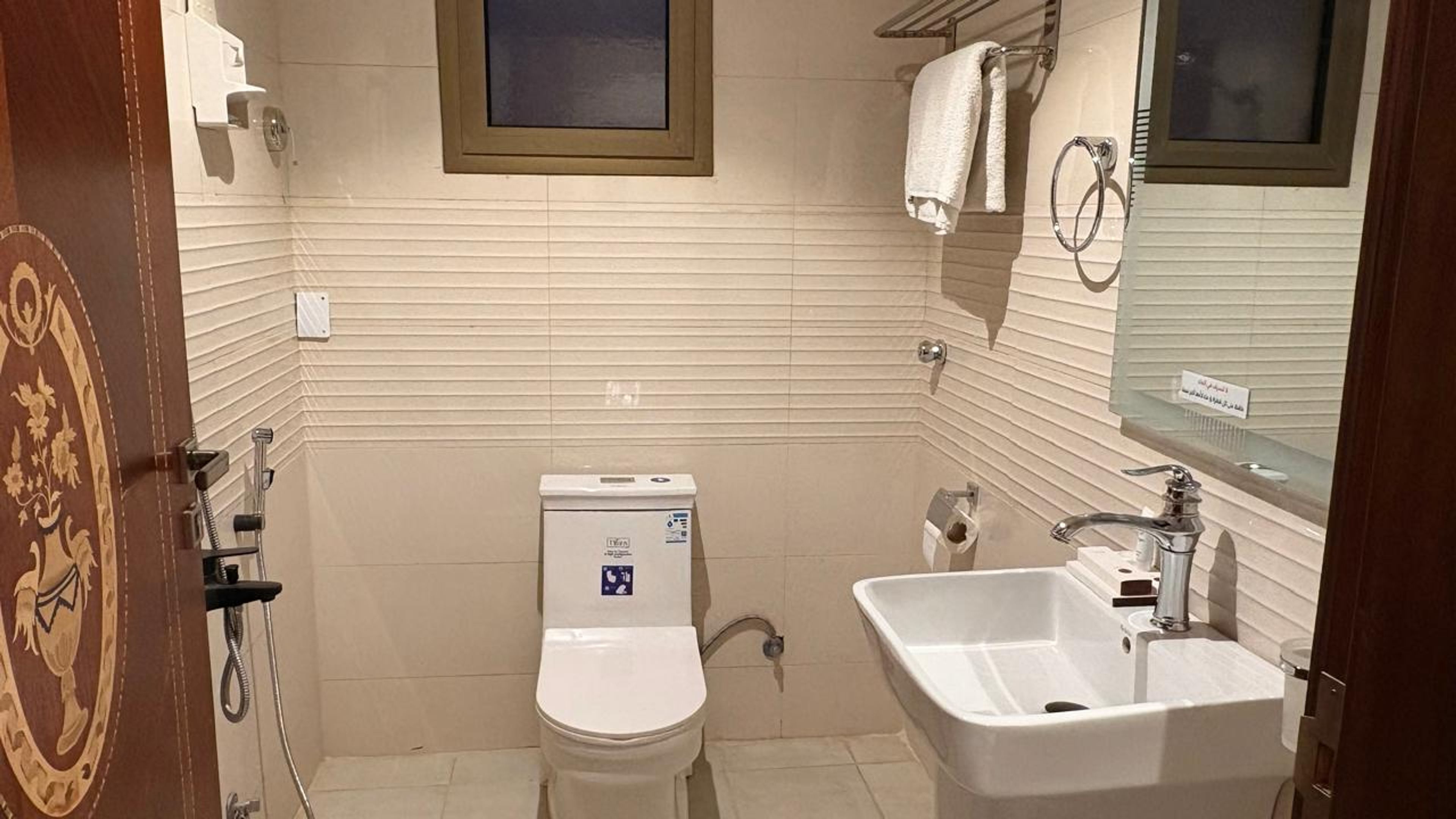 https://img.gathern.co/1400x0/1/Ww-p2bLw4gxcyLRJQtZIjwV9rFgvEvk_.jpeg
