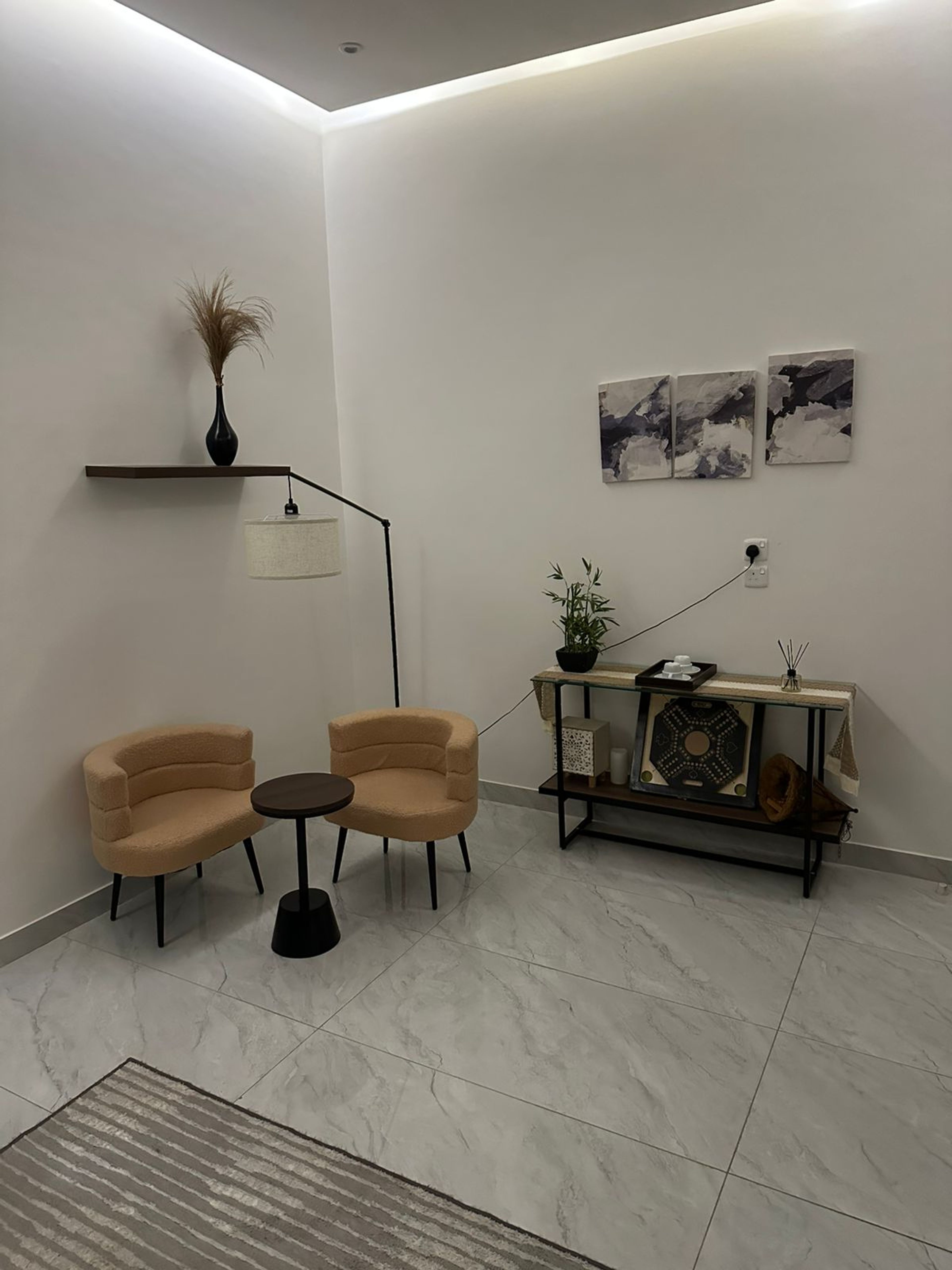 https://img.gathern.co/1400x0/1/X0a-Xj7PfB6sSpC8Yh5RDEe_4y2BSlLo.jpeg