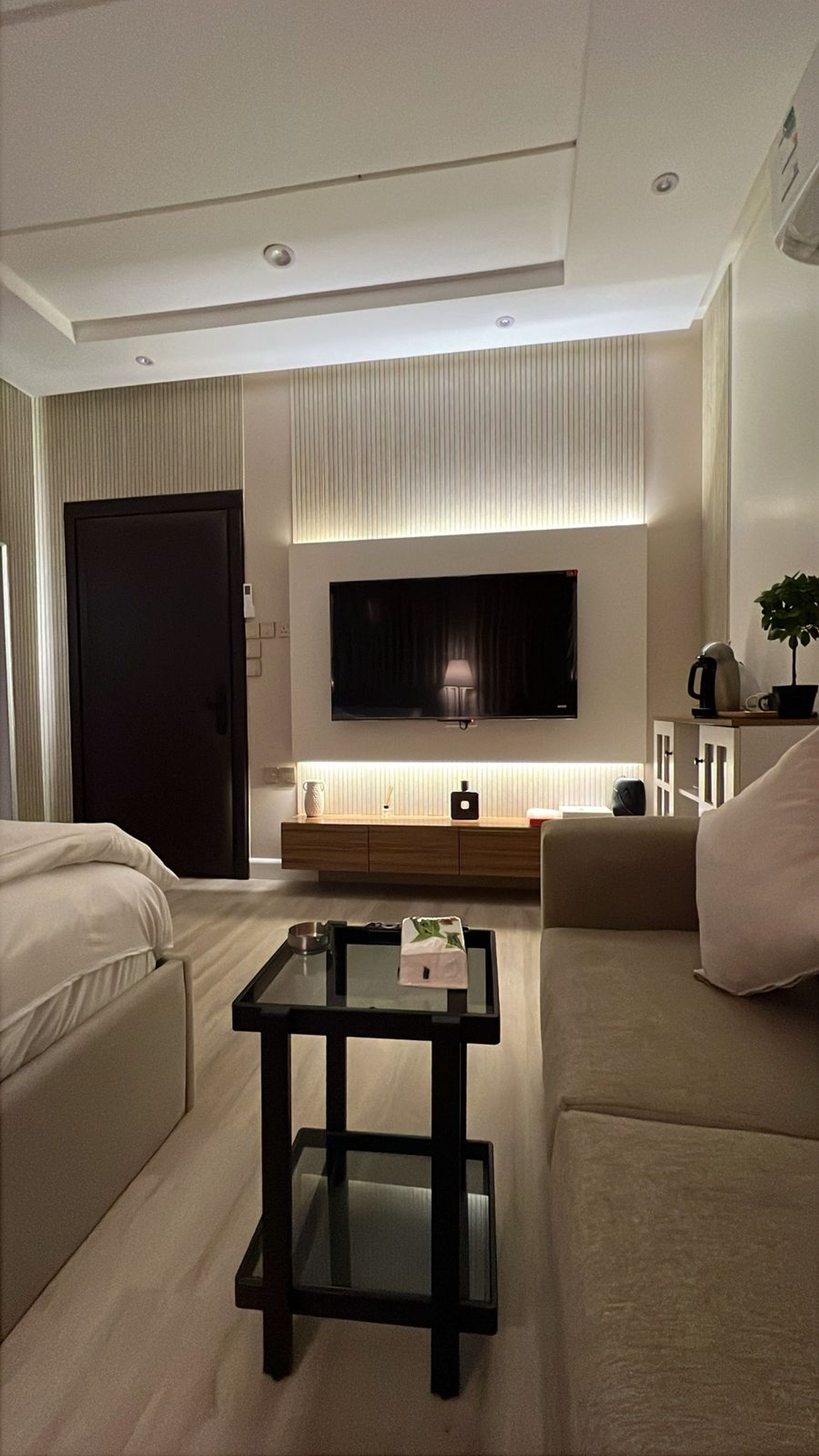https://img.gathern.co/1400x0/1/X5enqLvguJAlJyFjO6kMn_6HEhkYO42P.jpeg