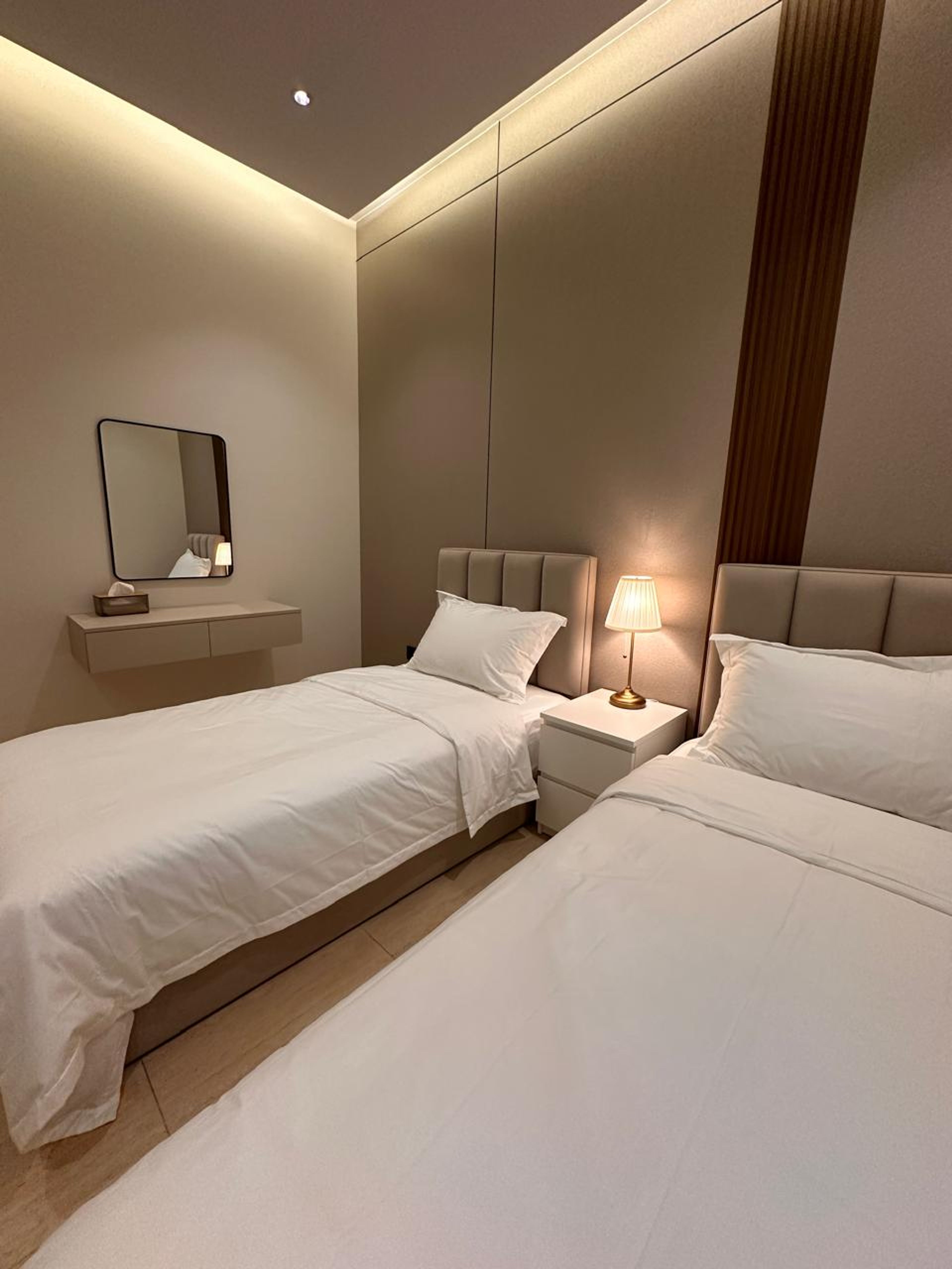 https://img.gathern.co/1400x0/1/X66UISmOFKPlsJGHHoh0Jfz6XI2x-qfd.jpg