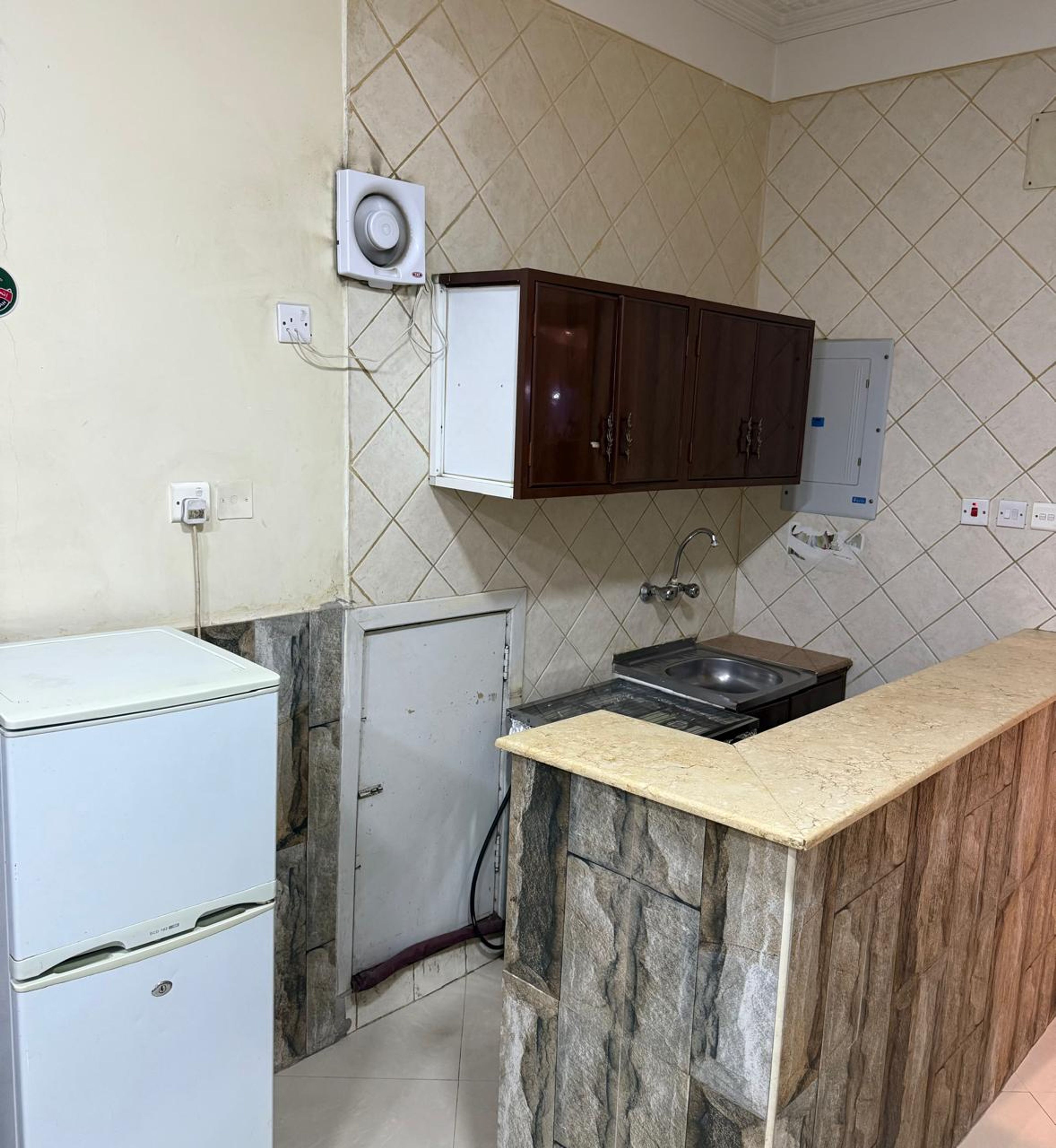 https://img.gathern.co/1400x0/1/XILbfxHRYf67j9pXQ8W6nL9i8AMnmfje.jpeg