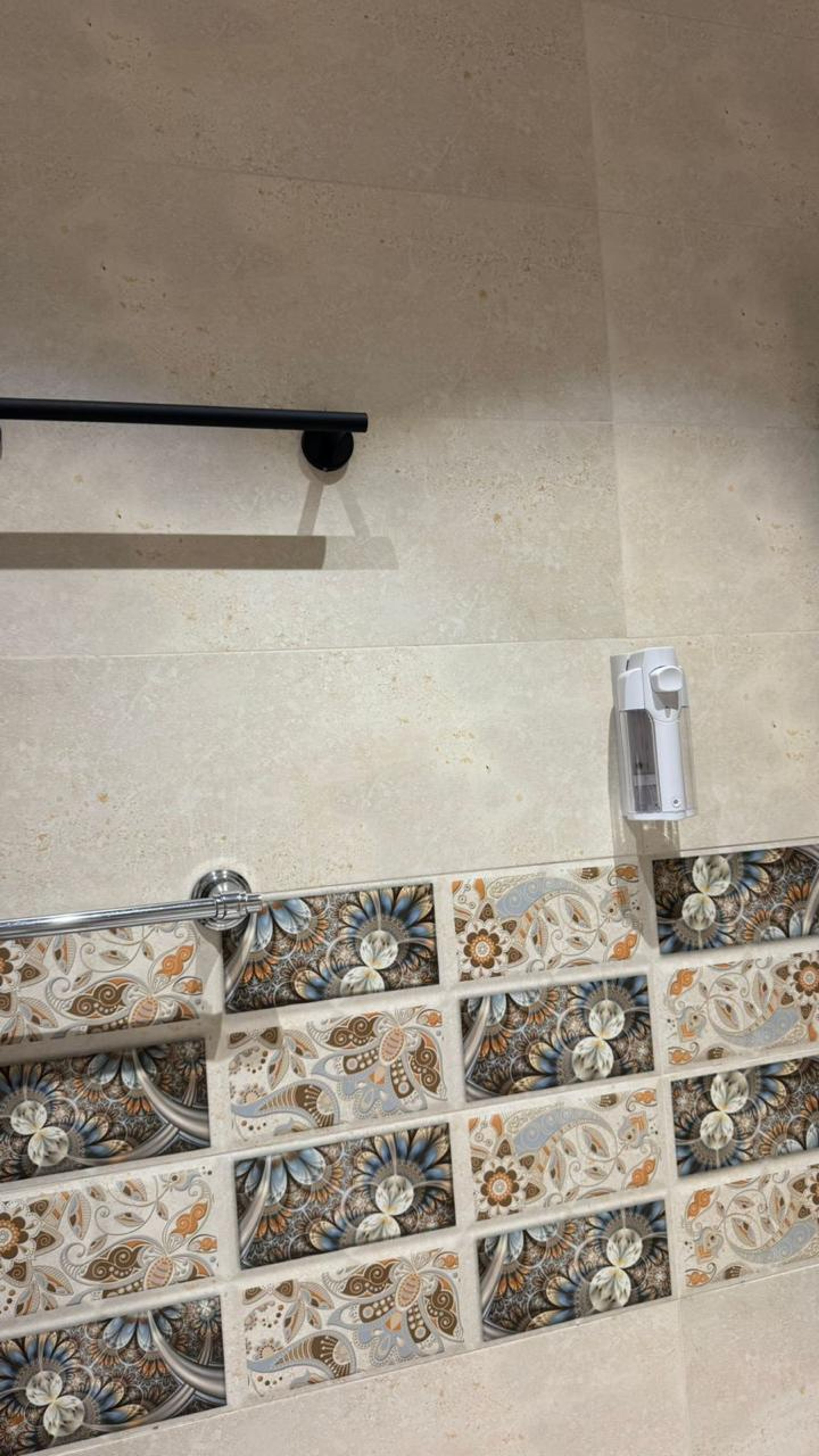 https://img.gathern.co/1400x0/1/XlJ0zwsbD9gNj1GBP22S5B0HIK1k9HFM.jpeg