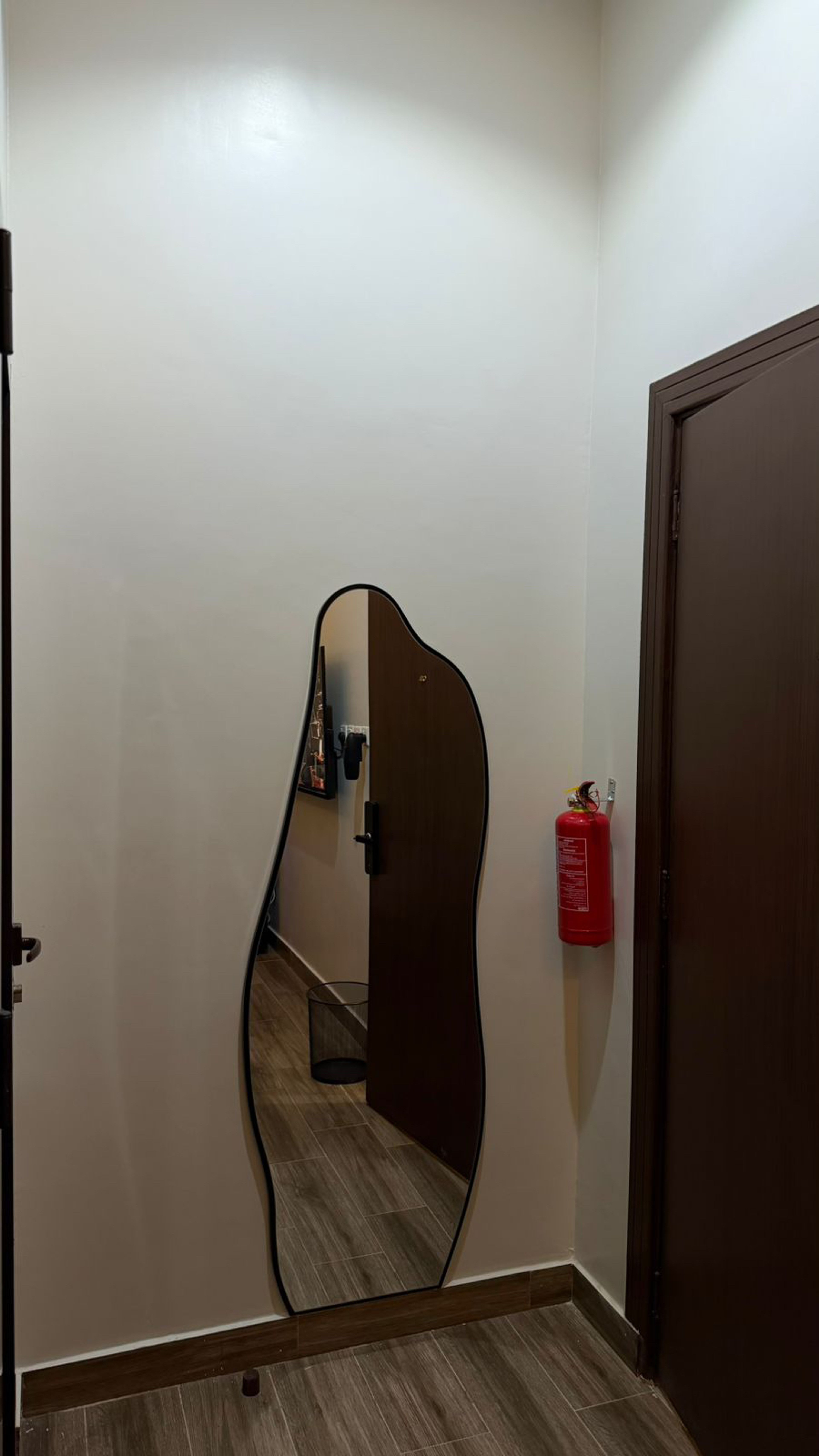 https://img.gathern.co/1400x0/1/XnZckmXckAPzB8XKpTrvhuKwml0-qeUf.jpg