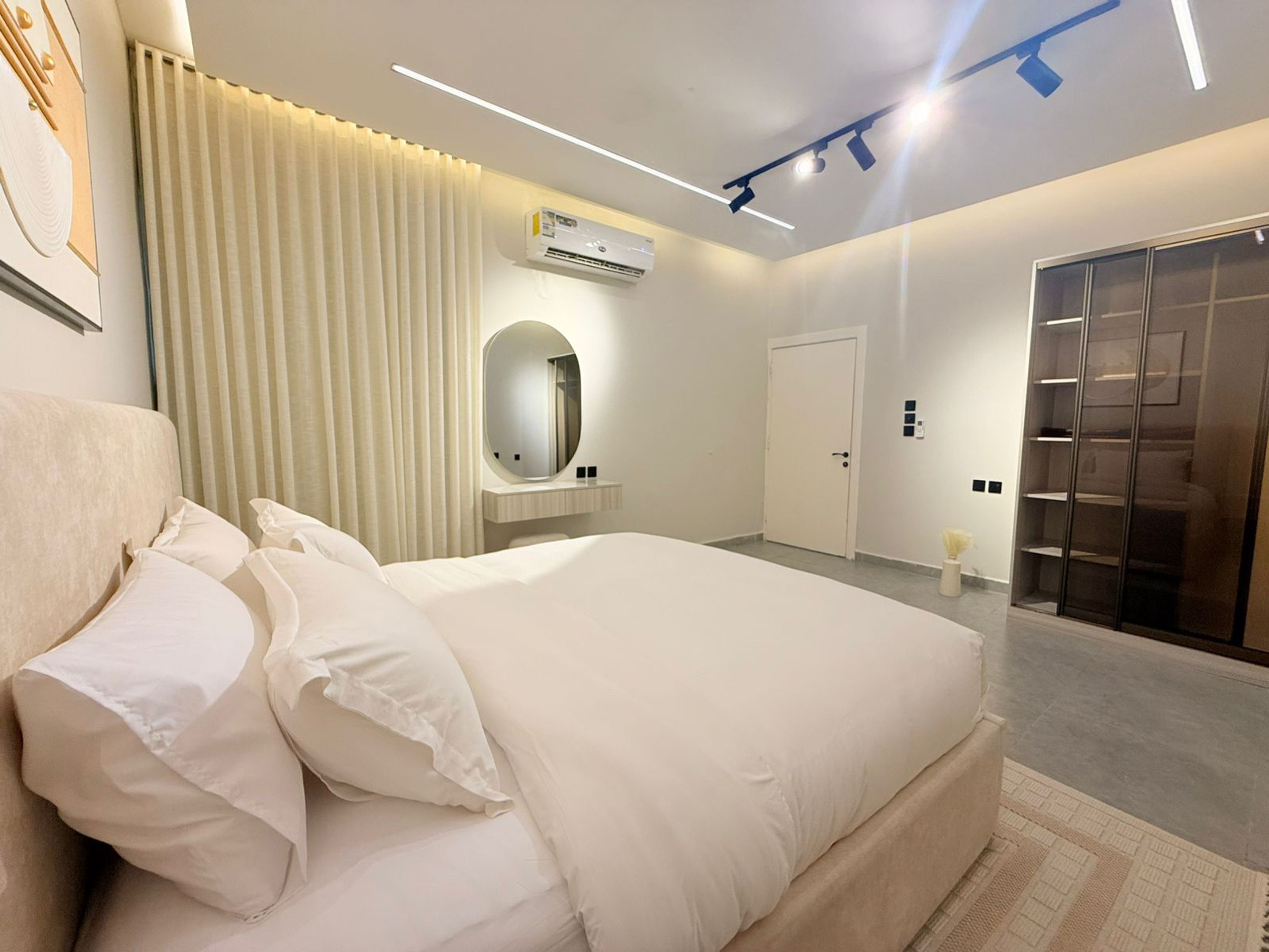 https://img.gathern.co/1400x0/1/XyBLOExb943g70CAgAj9Yz4knJoYso25.jpg