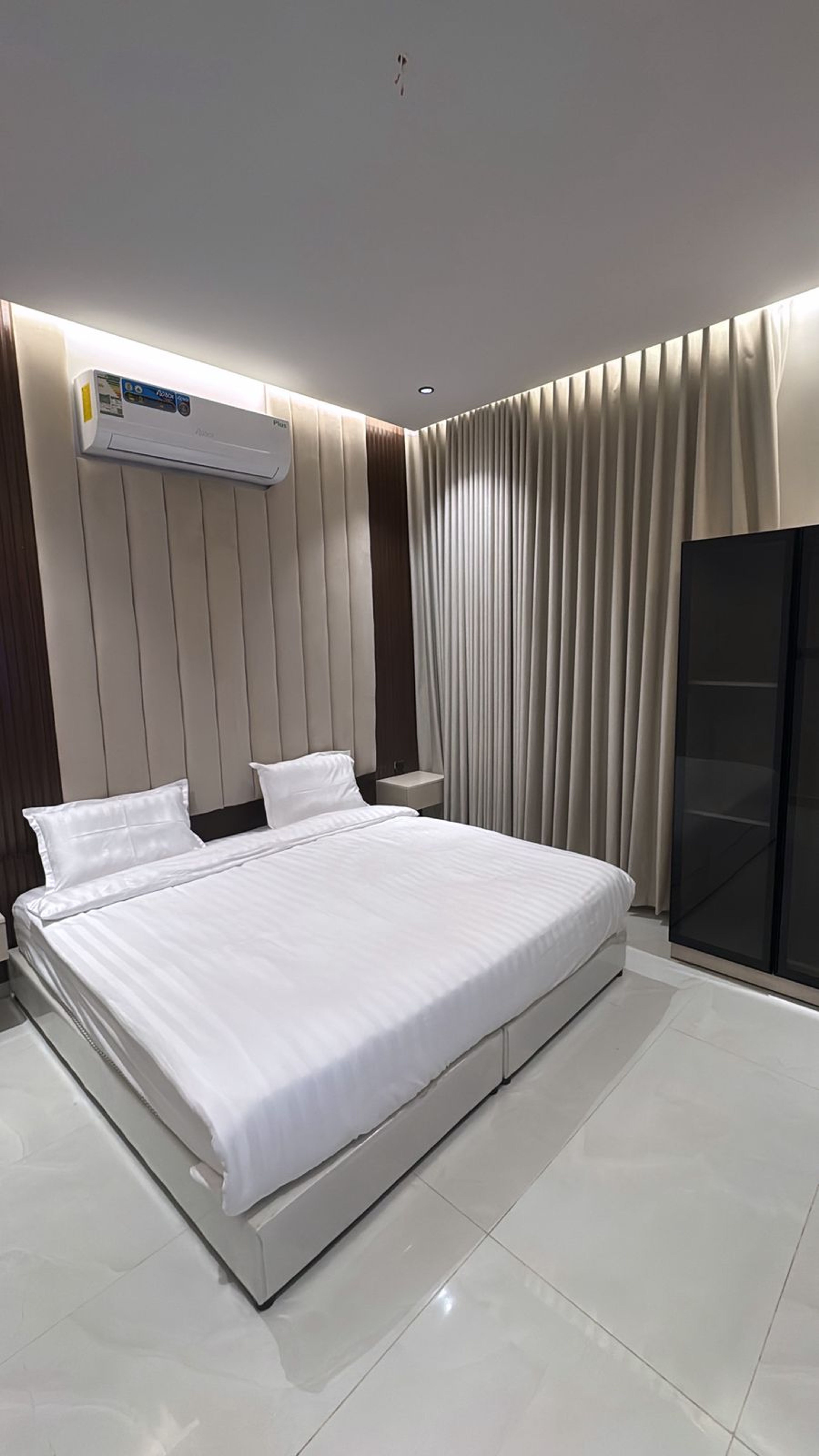 https://img.gathern.co/1400x0/1/Y8Z--ywJNaW05pc8w47sQm4ZpvD4_rdp.jpeg