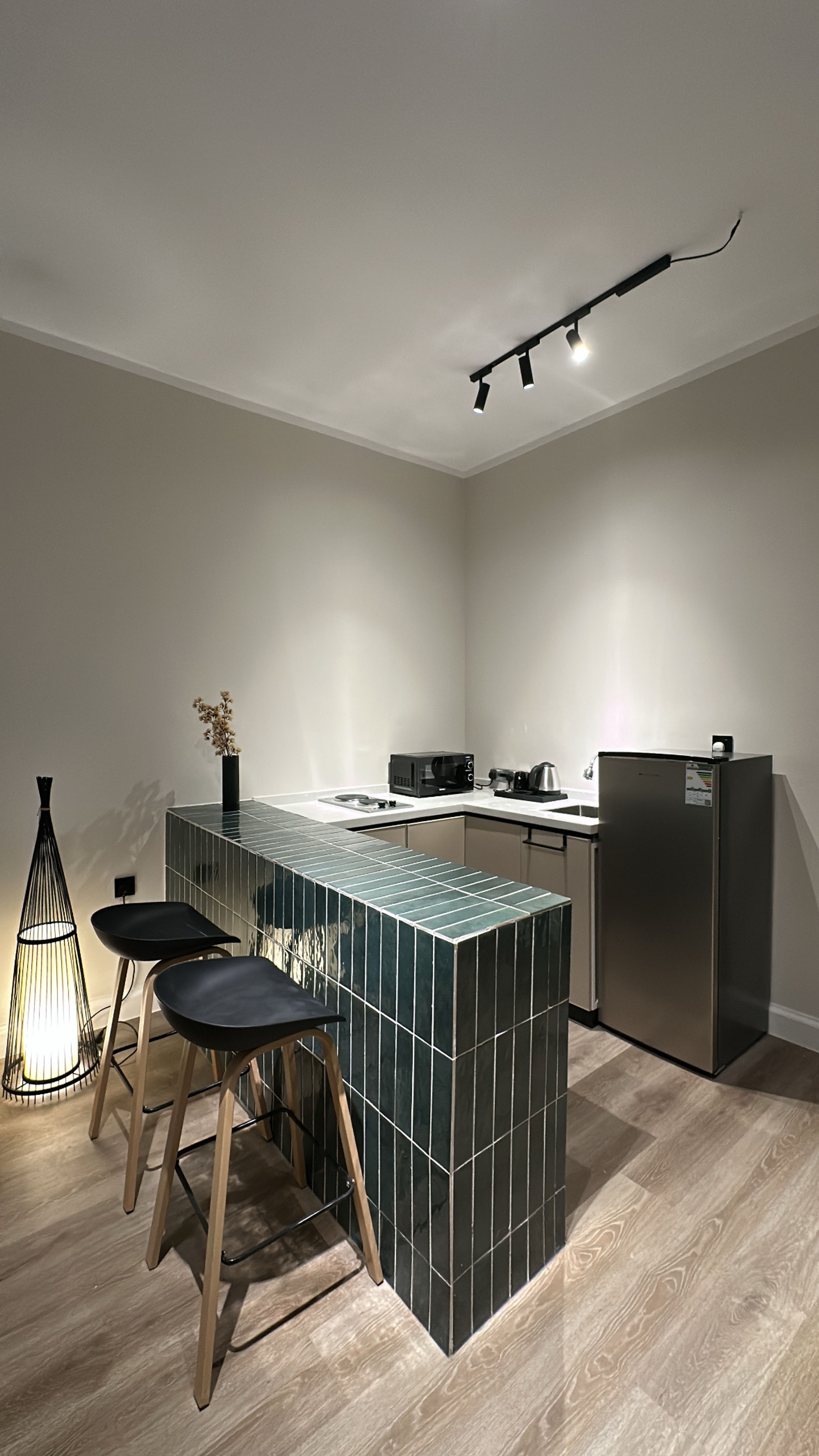 https://img.gathern.co/1400x0/1/YhmwLhiJFTYl4_XVBt_4kHS5_I-SlSrS.jpg