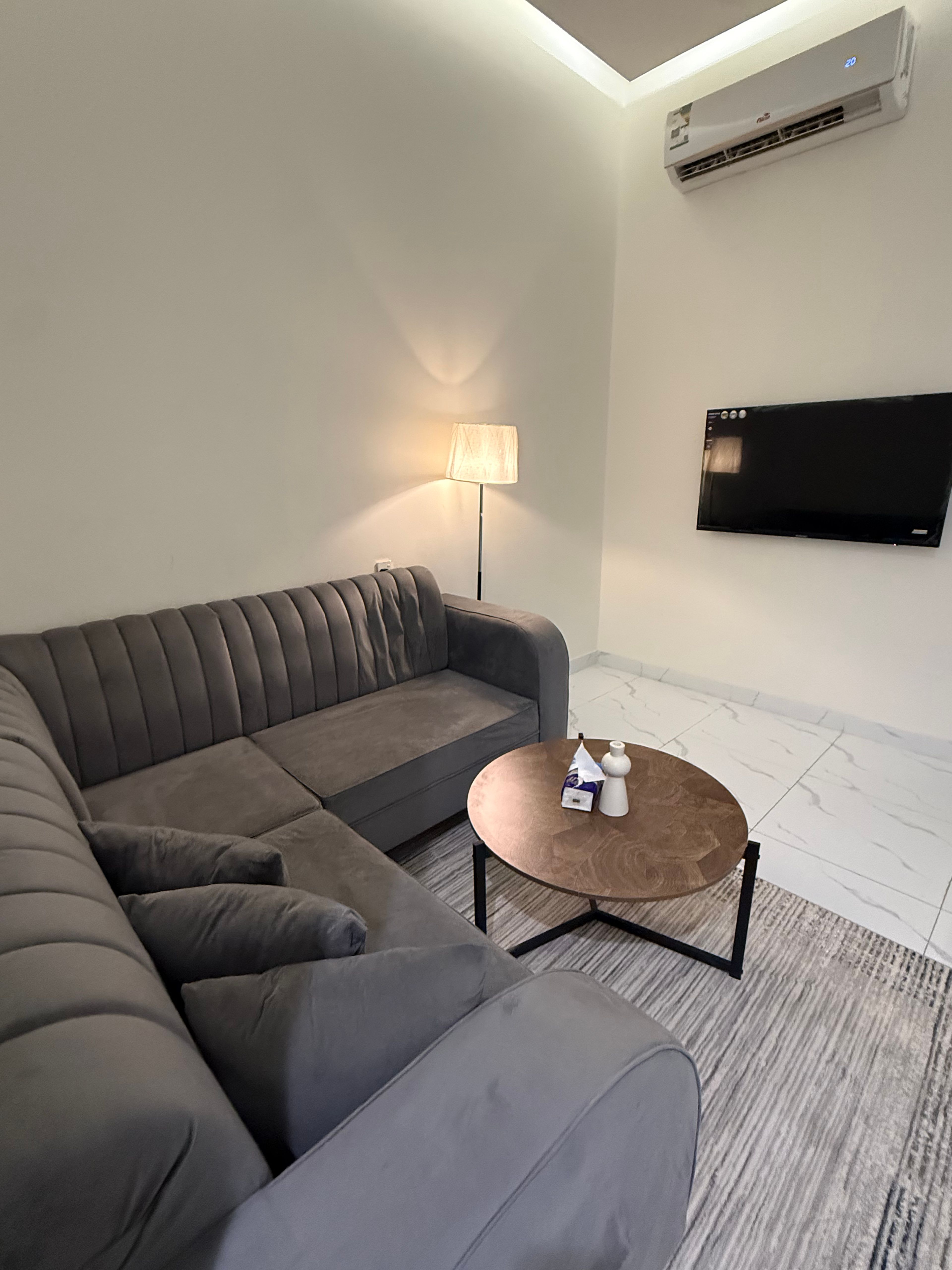 https://img.gathern.co/1400x0/1/YufO9ZNclOAU6VM3BeD8WF6nf7_tgkxH.jpg