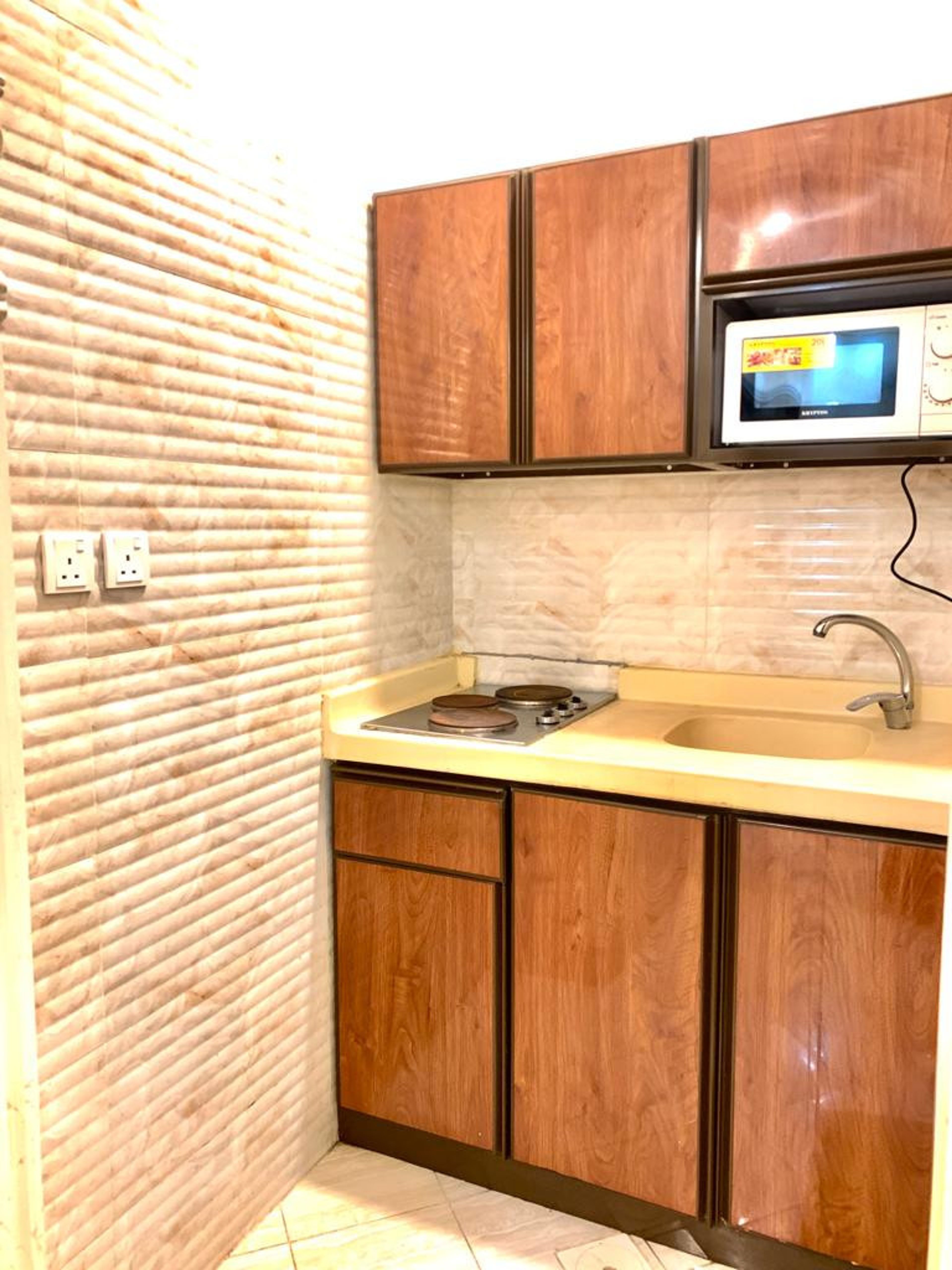 https://img.gathern.co/1400x0/1/ZBn7wFxKTb3R6aZFlR220r9FMhja_6um.jpeg