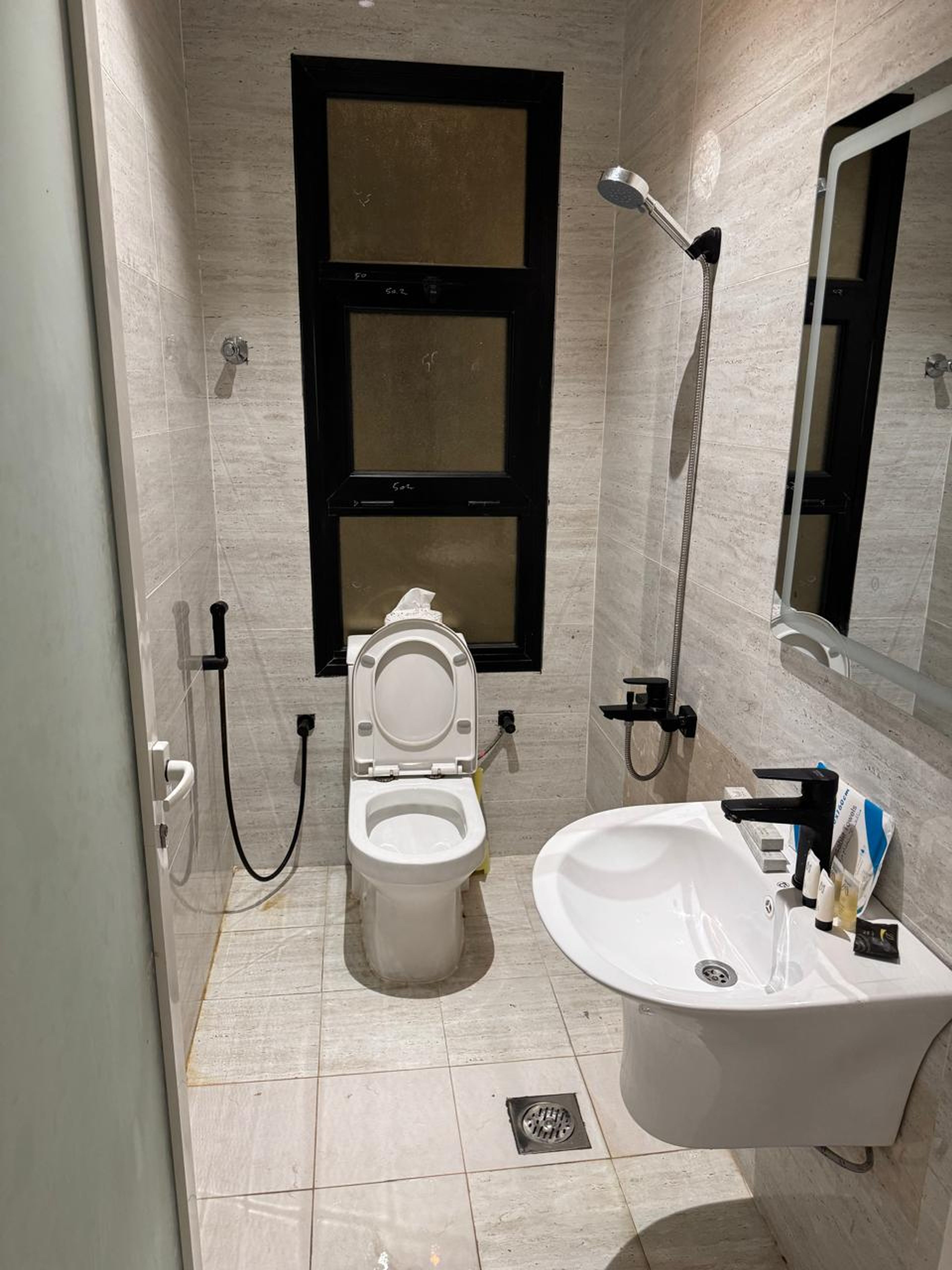 https://img.gathern.co/1400x0/1/ZHoT9FmuTdNnzg1QUVNFHVqO03VfUtNz.jpeg
