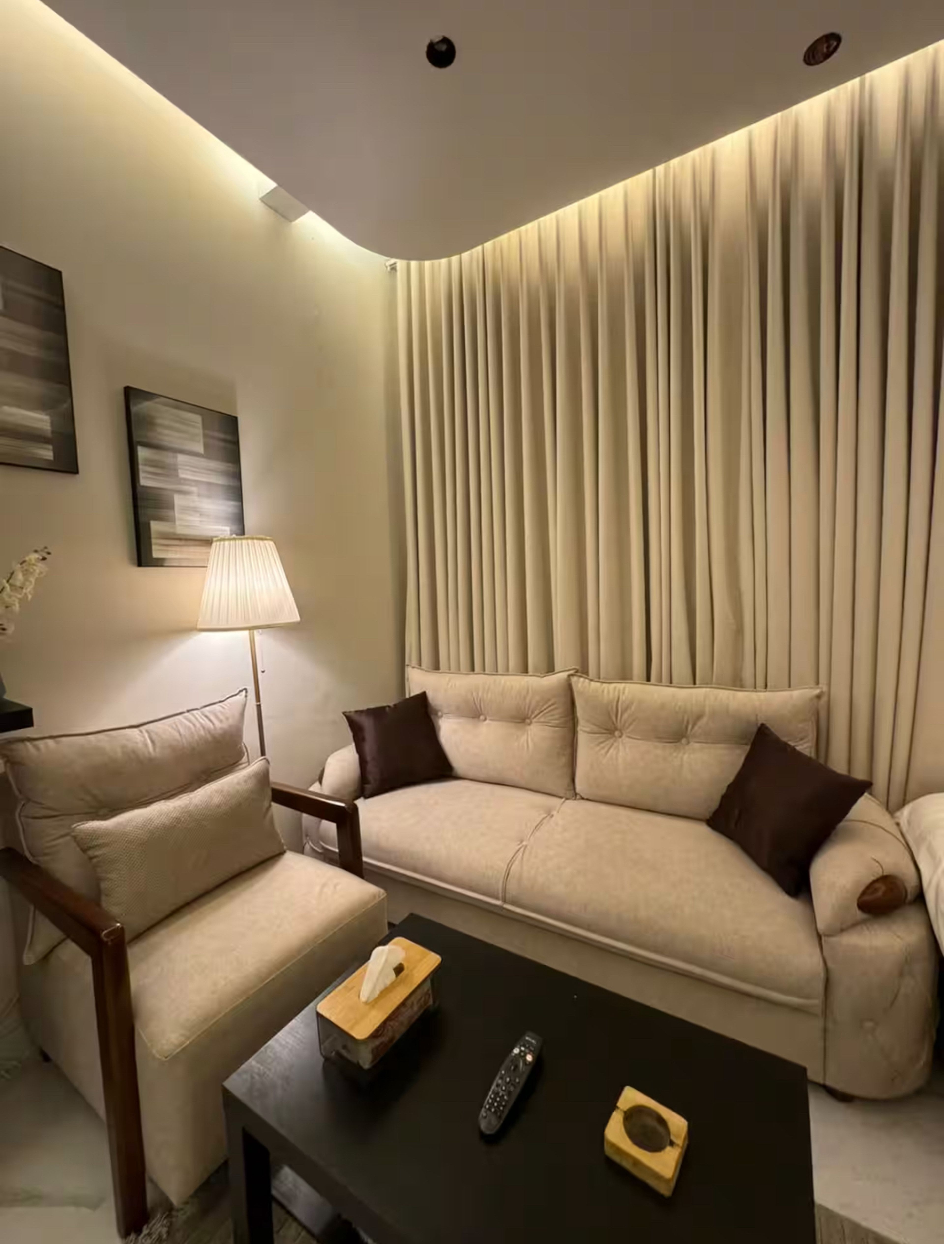 https://img.gathern.co/1400x0/1/ZIEKgxFI6b71Axyf25uUMv1ub_LXG7il.jpg
