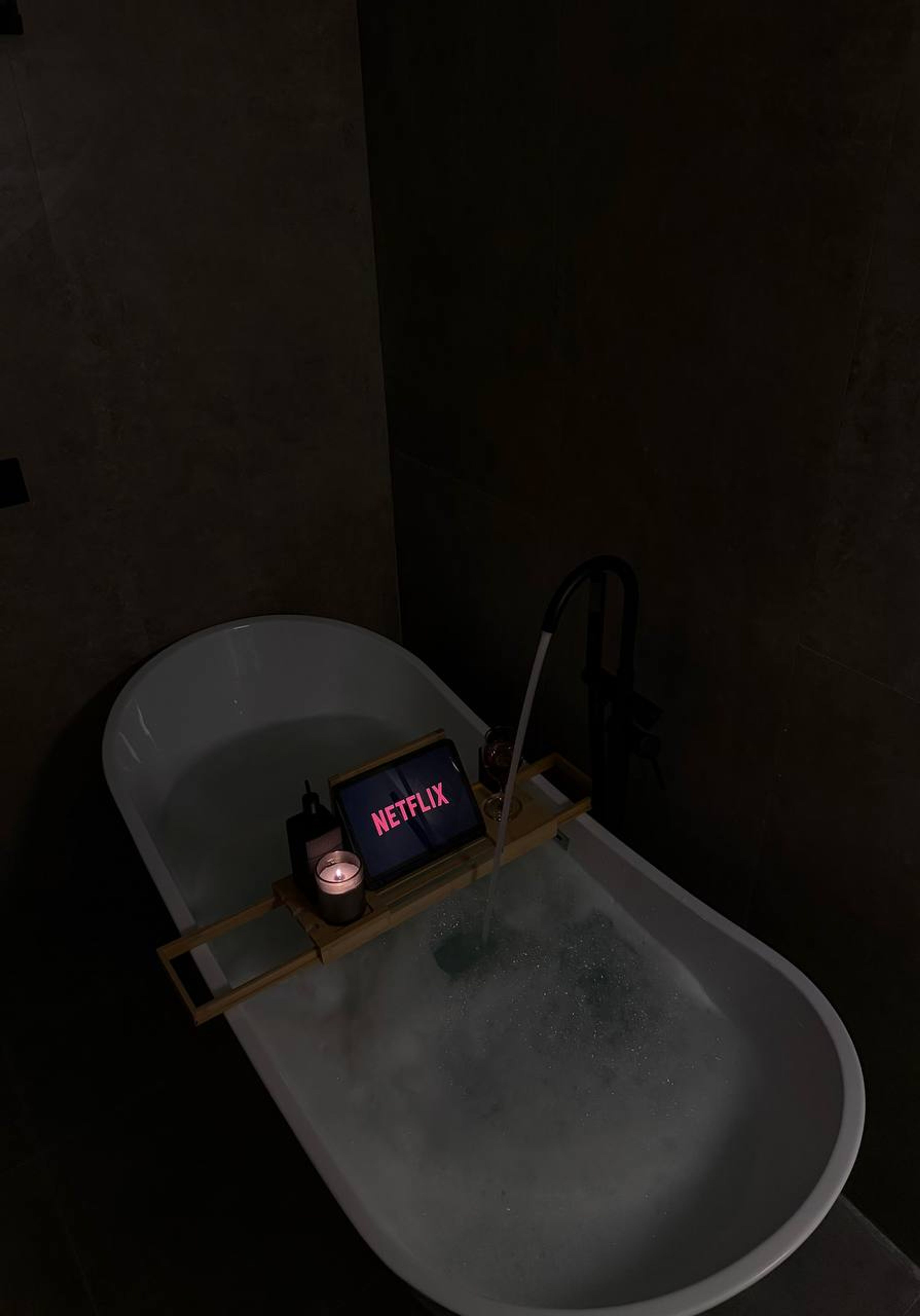https://img.gathern.co/1400x0/1/ZKKz1YB_JJksUp3jK1WSGjE2ir5H5LYu.jpg