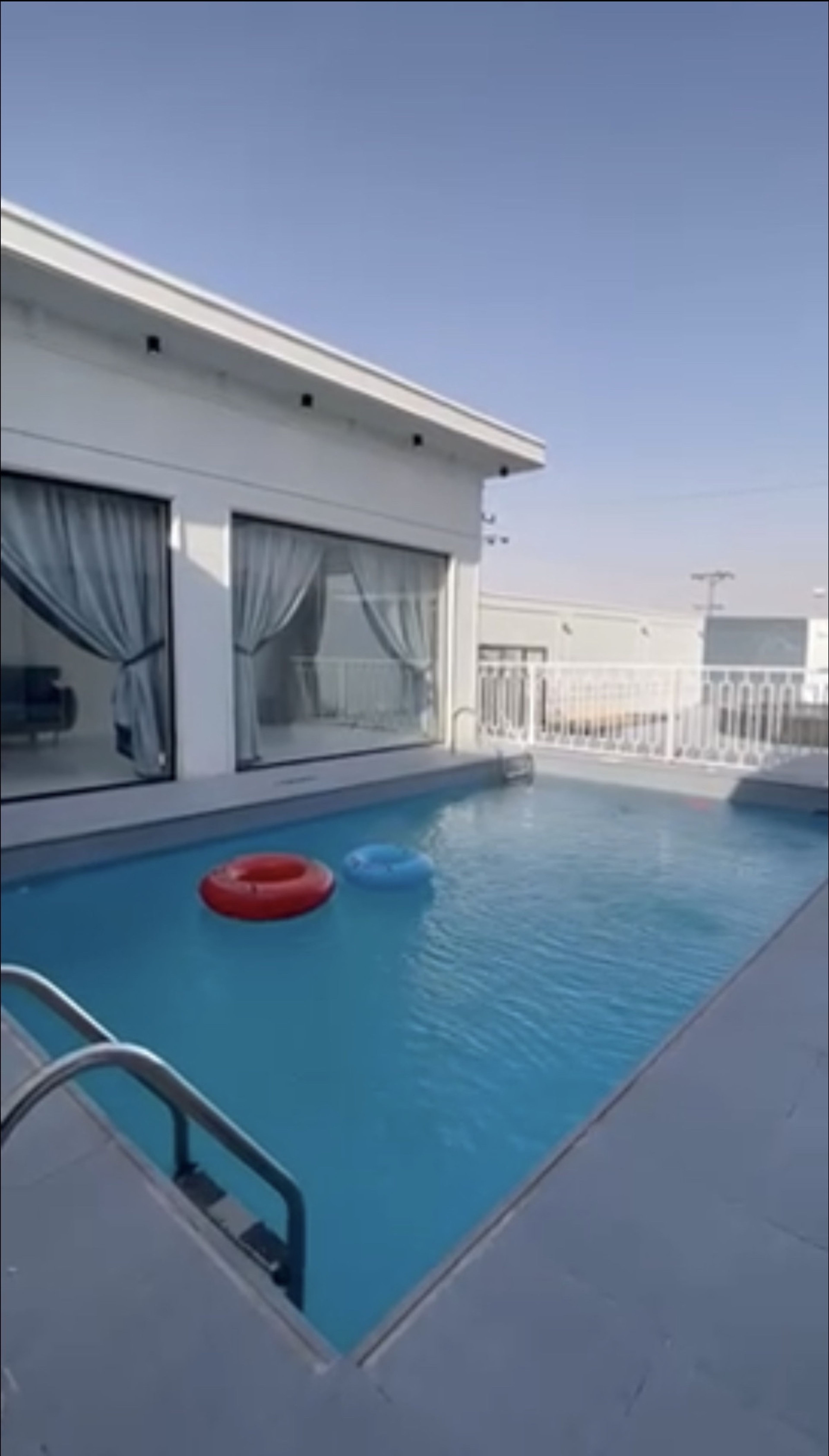 https://img.gathern.co/1400x0/1/ZVrtuVdj-t7mpf6jTNnrsgTYa_kytPFY.jpg