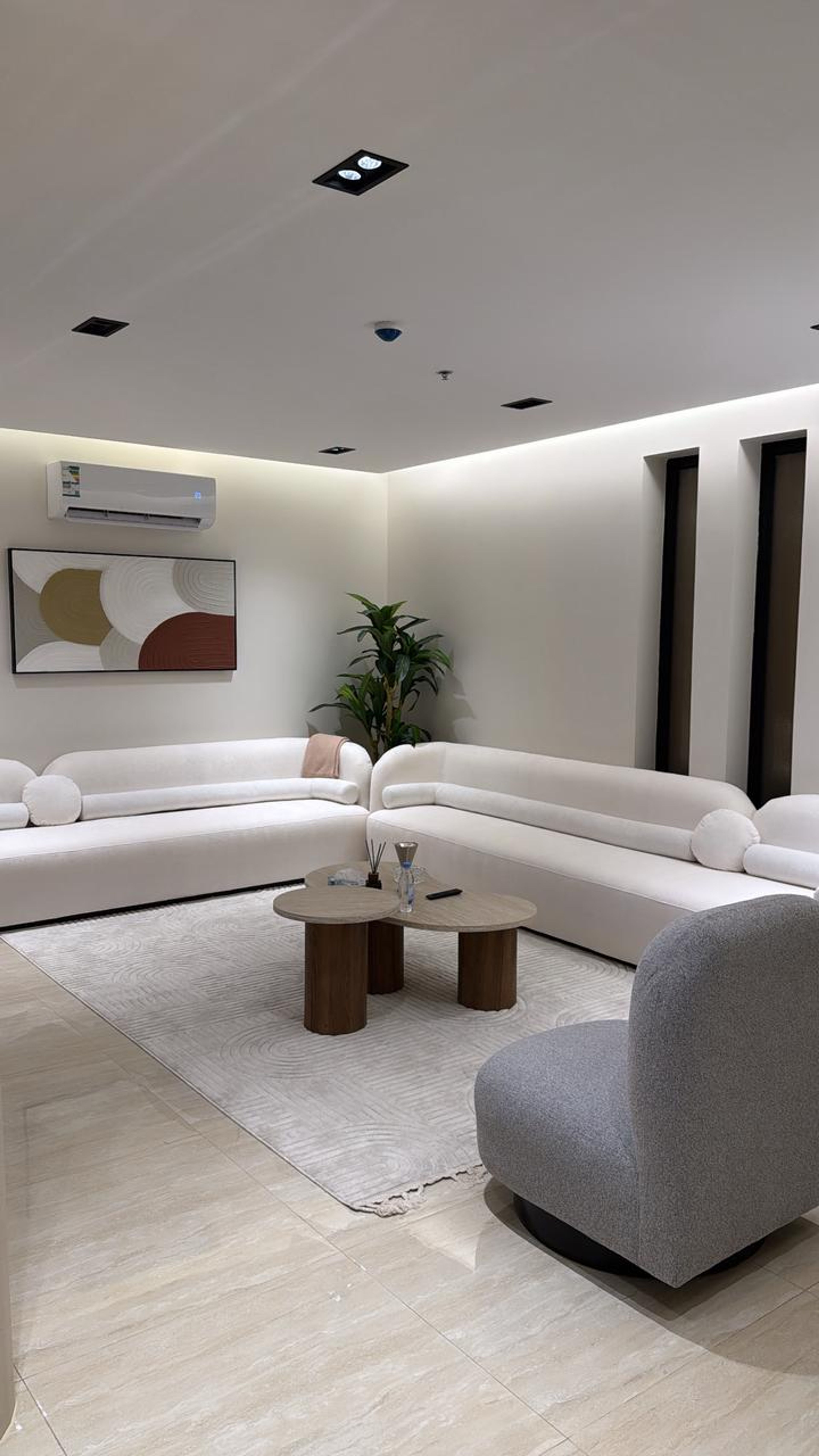 https://img.gathern.co/1400x0/1/ZexVPkBVepUON6ucPhhUokYBFlk8e4kV.jpg