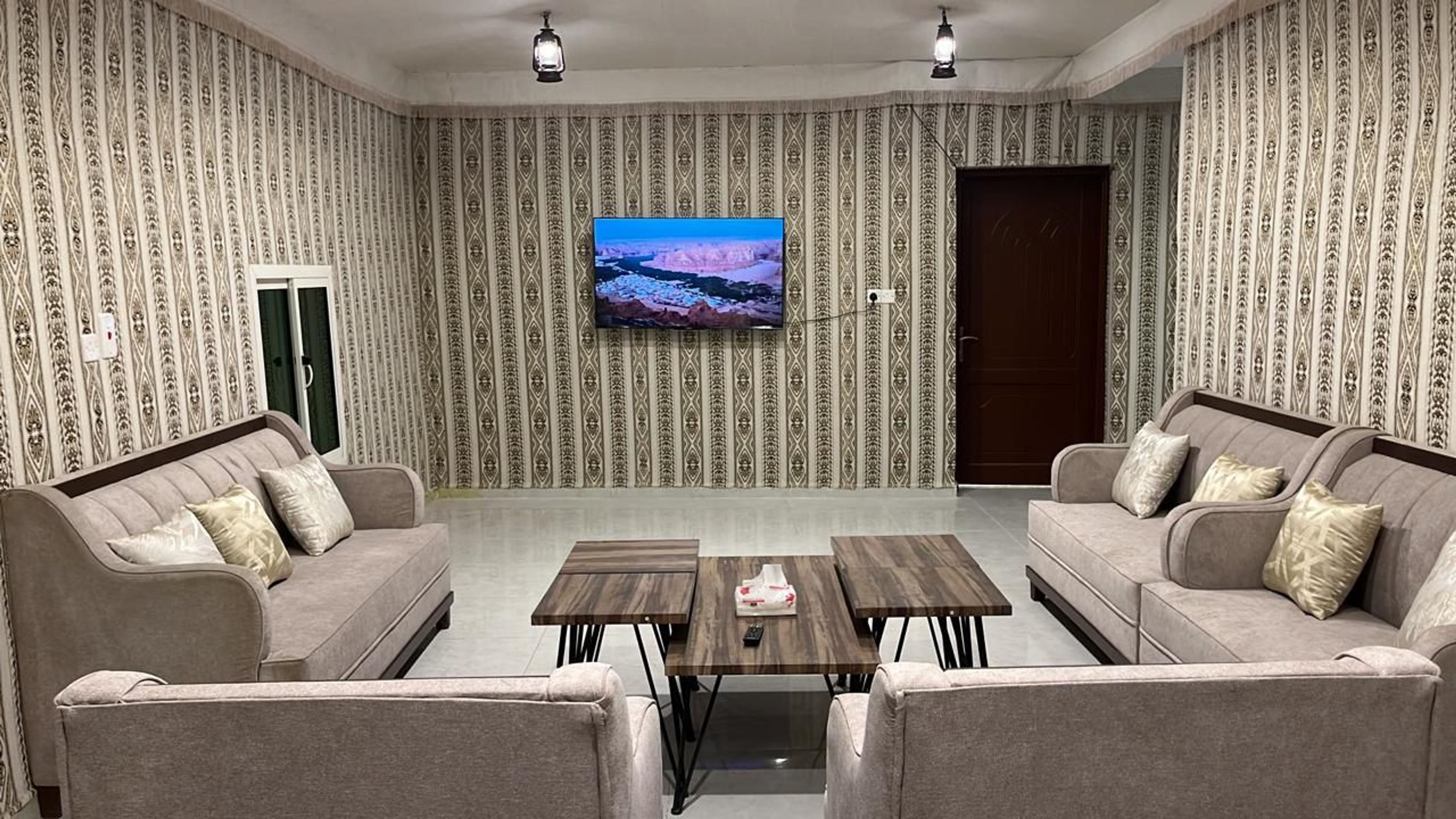 https://img.gathern.co/1400x0/1/ZvaerZxntechb5vOYn3OtIVSby7OS99m.jpg