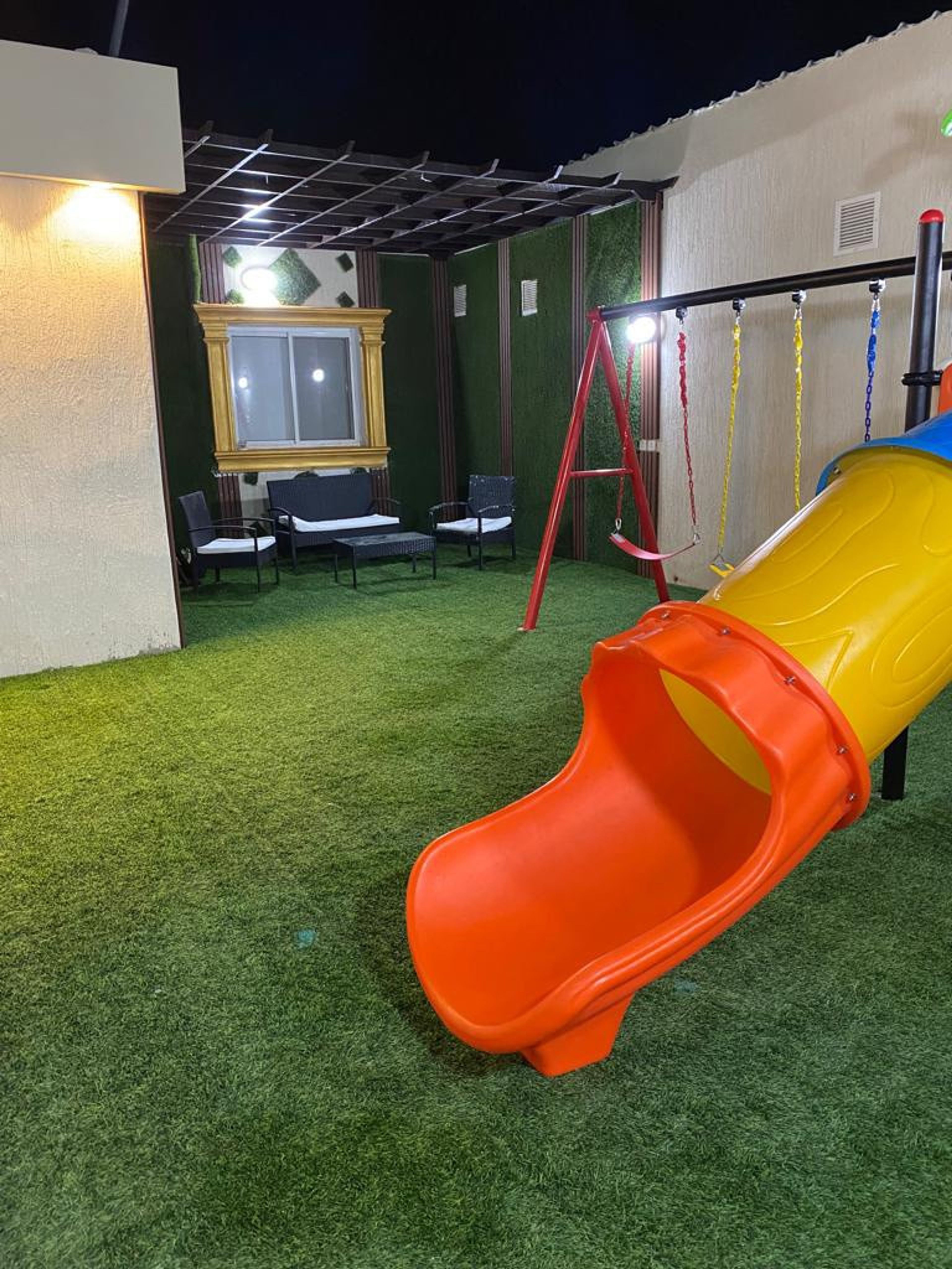 https://img.gathern.co/1400x0/1/ZzM3l-QjSDyc2eEtezg2noulQagdMKJR.jpg