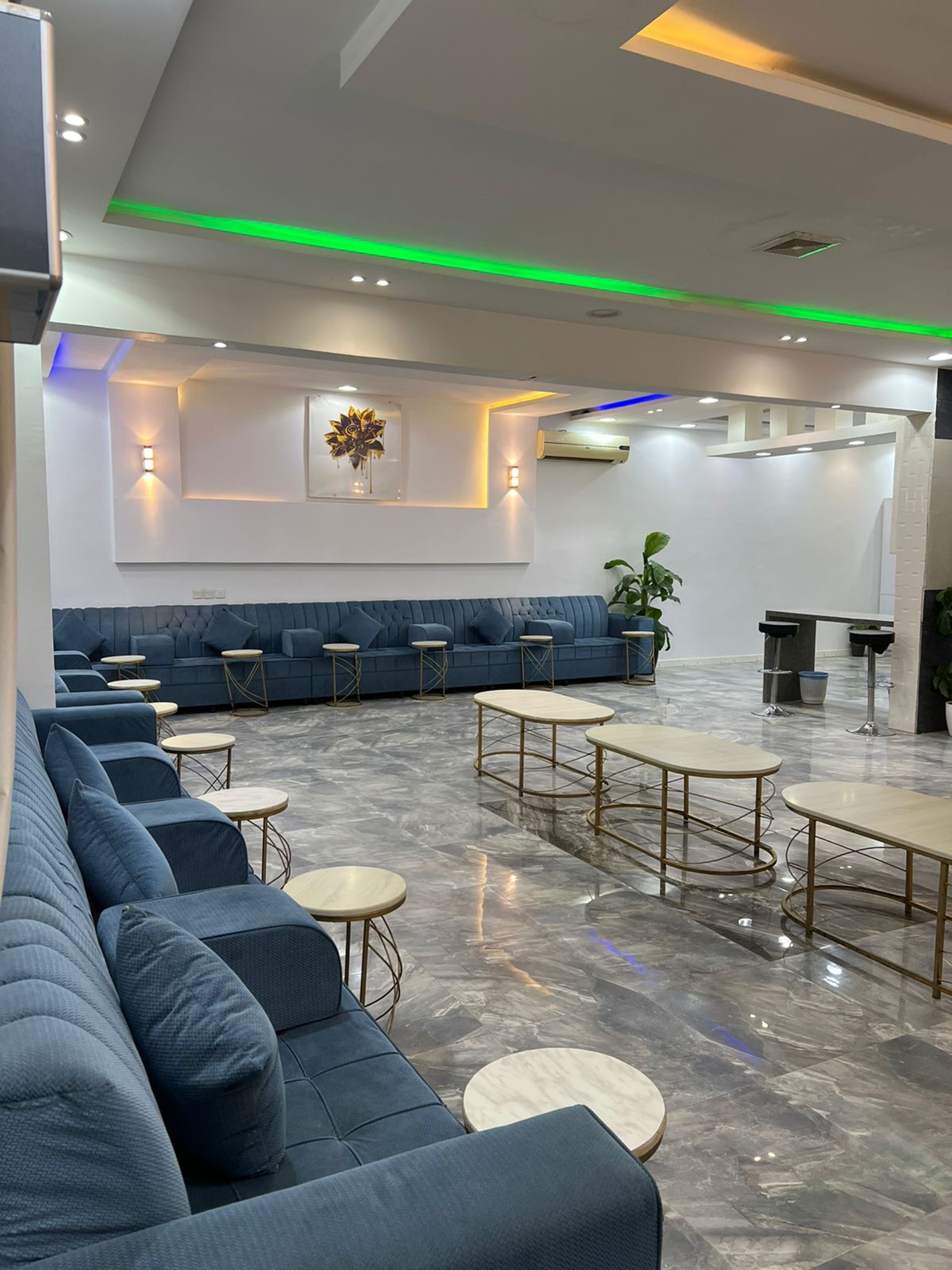 https://img.gathern.co/1400x0/1/_3ZUZt3k9MROWDARekM4RDwE-azv8uEx.jpg