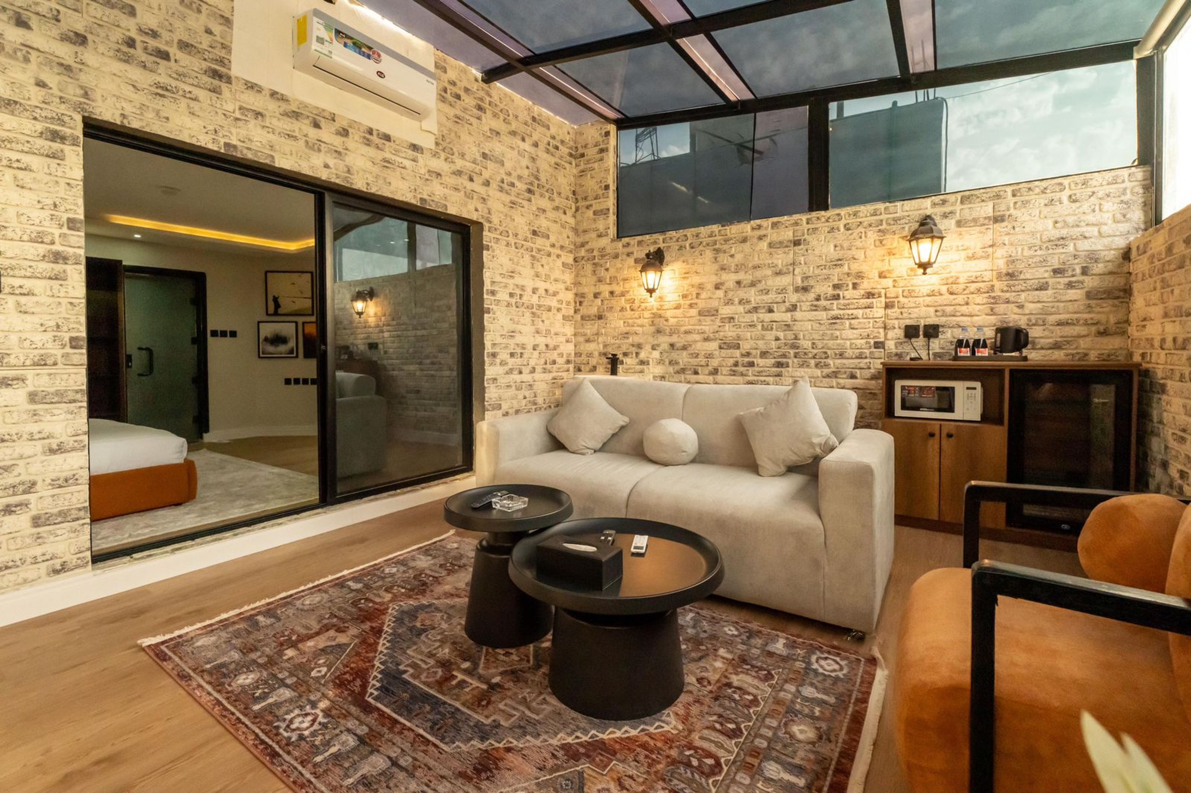 https://img.gathern.co/1400x0/1/_BgusMWo1uCkBSk0mn-5mdquy_GQ1uKa.jpeg