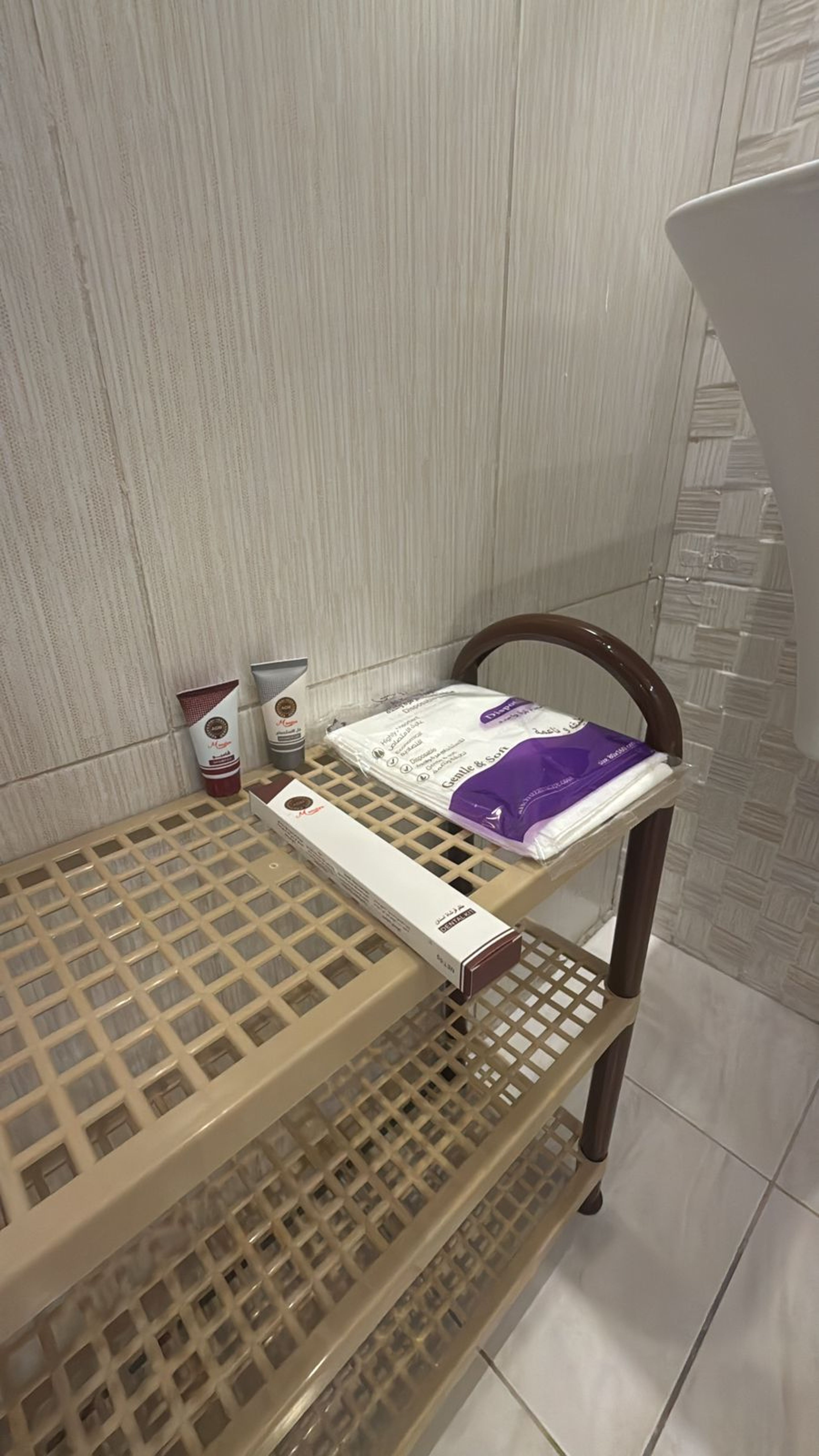 https://img.gathern.co/1400x0/1/_Uiqwi335xpAJPbbtg3CCs2yooexkTYC.jpeg