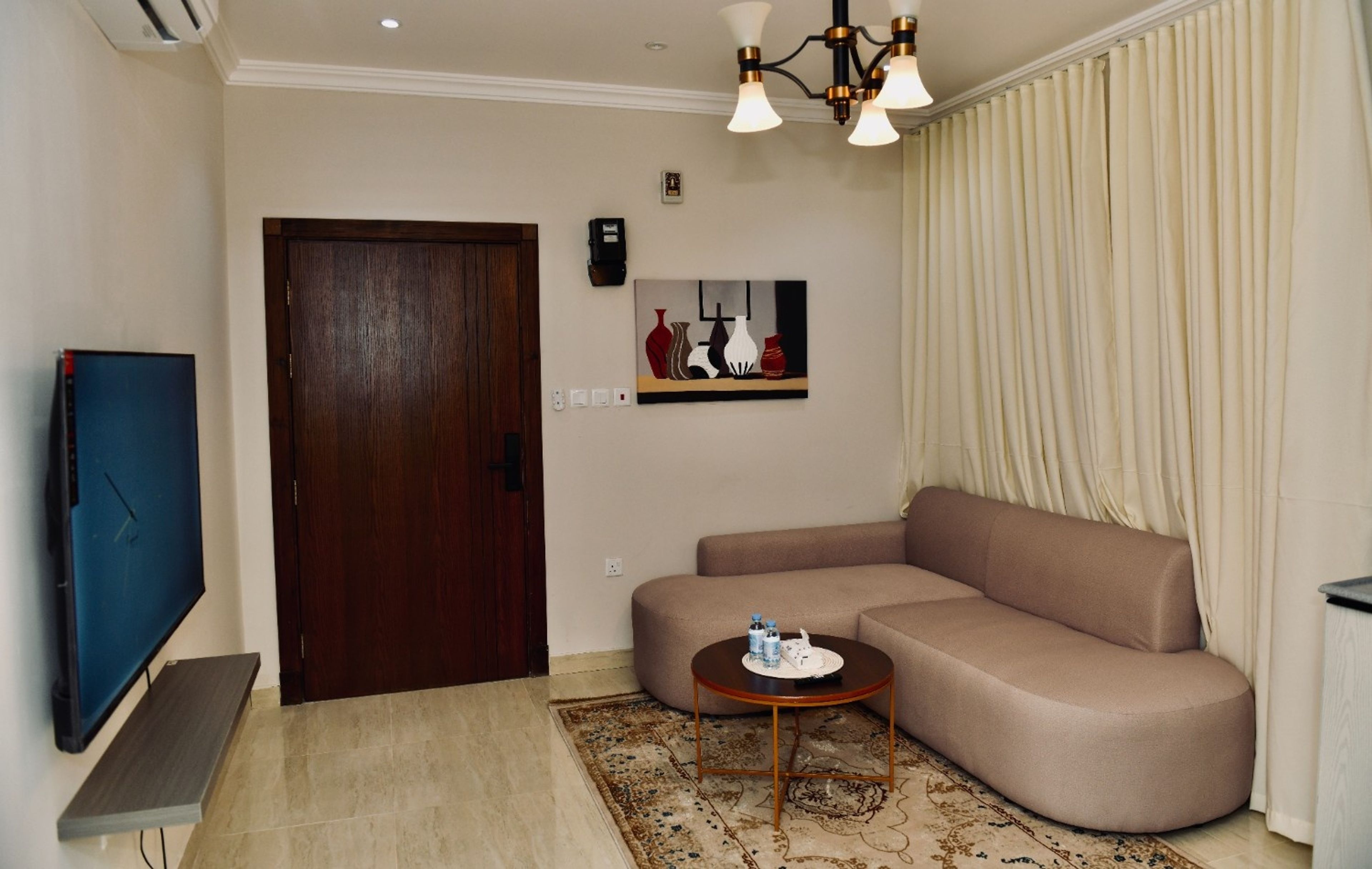 https://img.gathern.co/1400x0/1/_bkURUOlqGJS-rtPtnE5PEGtmFoEQqhI.jpg