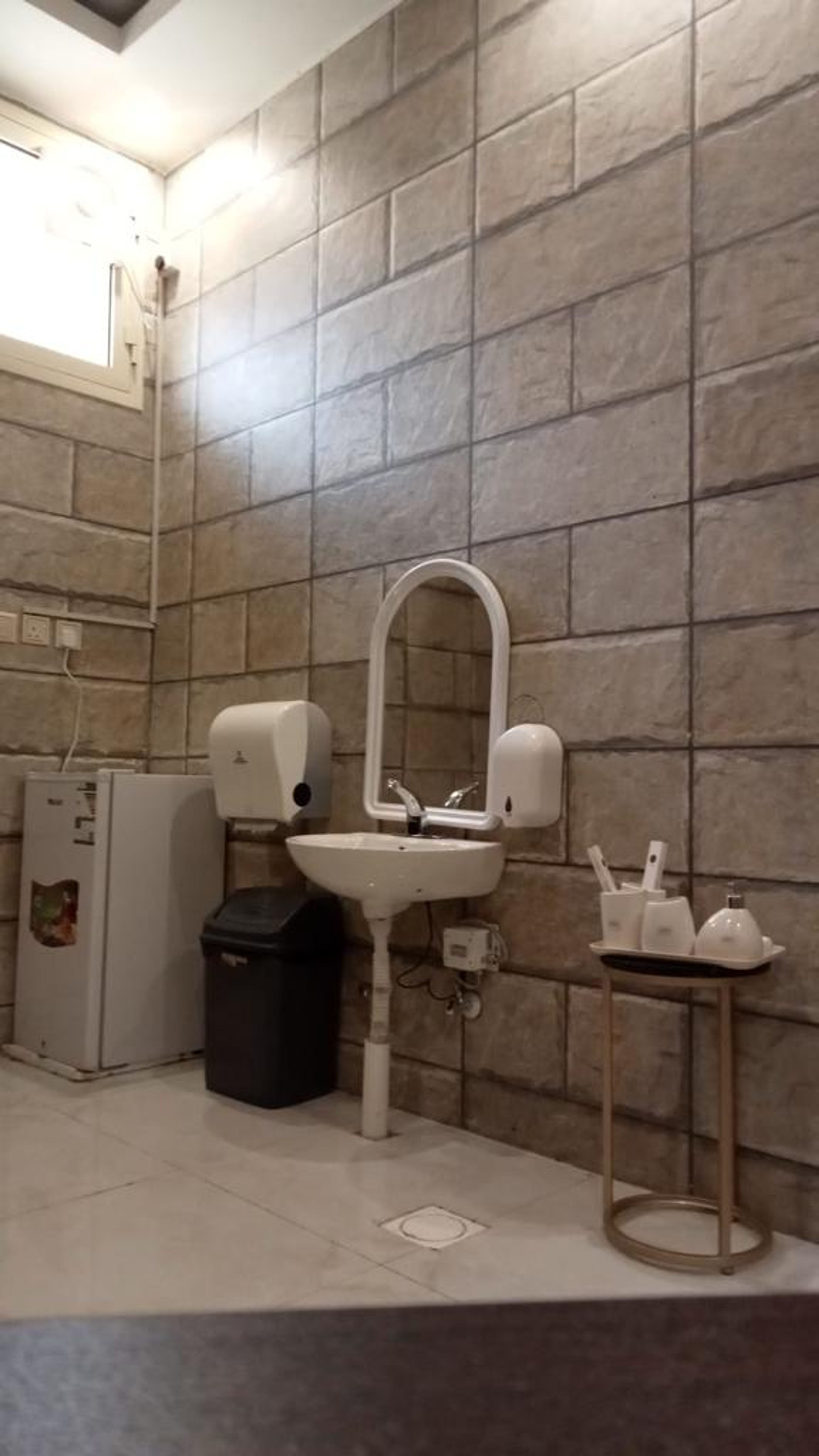 https://img.gathern.co/1400x0/1/_flghYM_yL8Myz1QjgWHQOmF4hvgCNUr.jpeg