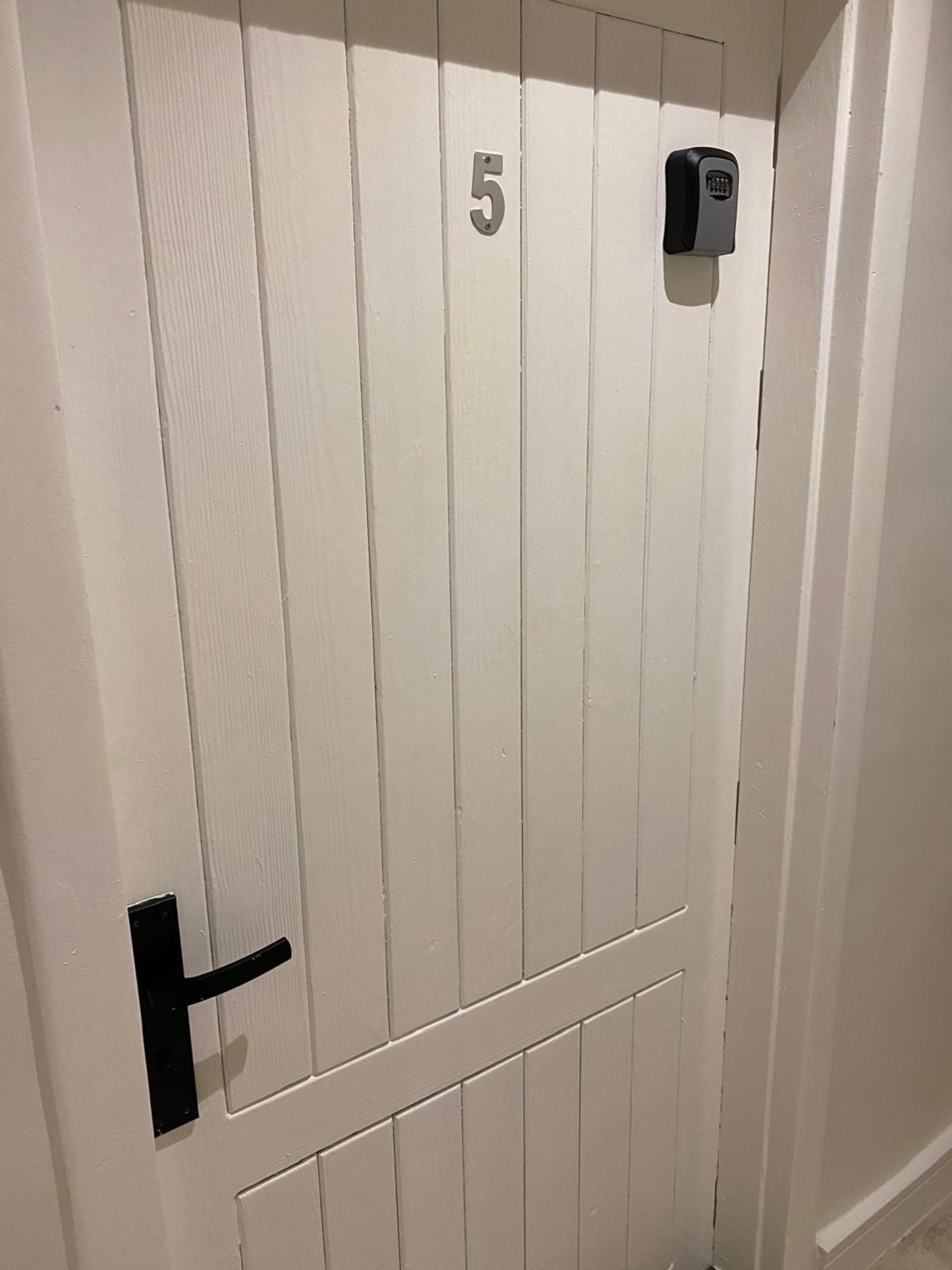 https://img.gathern.co/1400x0/1/_l3hNMt4wU61gwP2t76ifKFfP5MeqoMm.jpeg