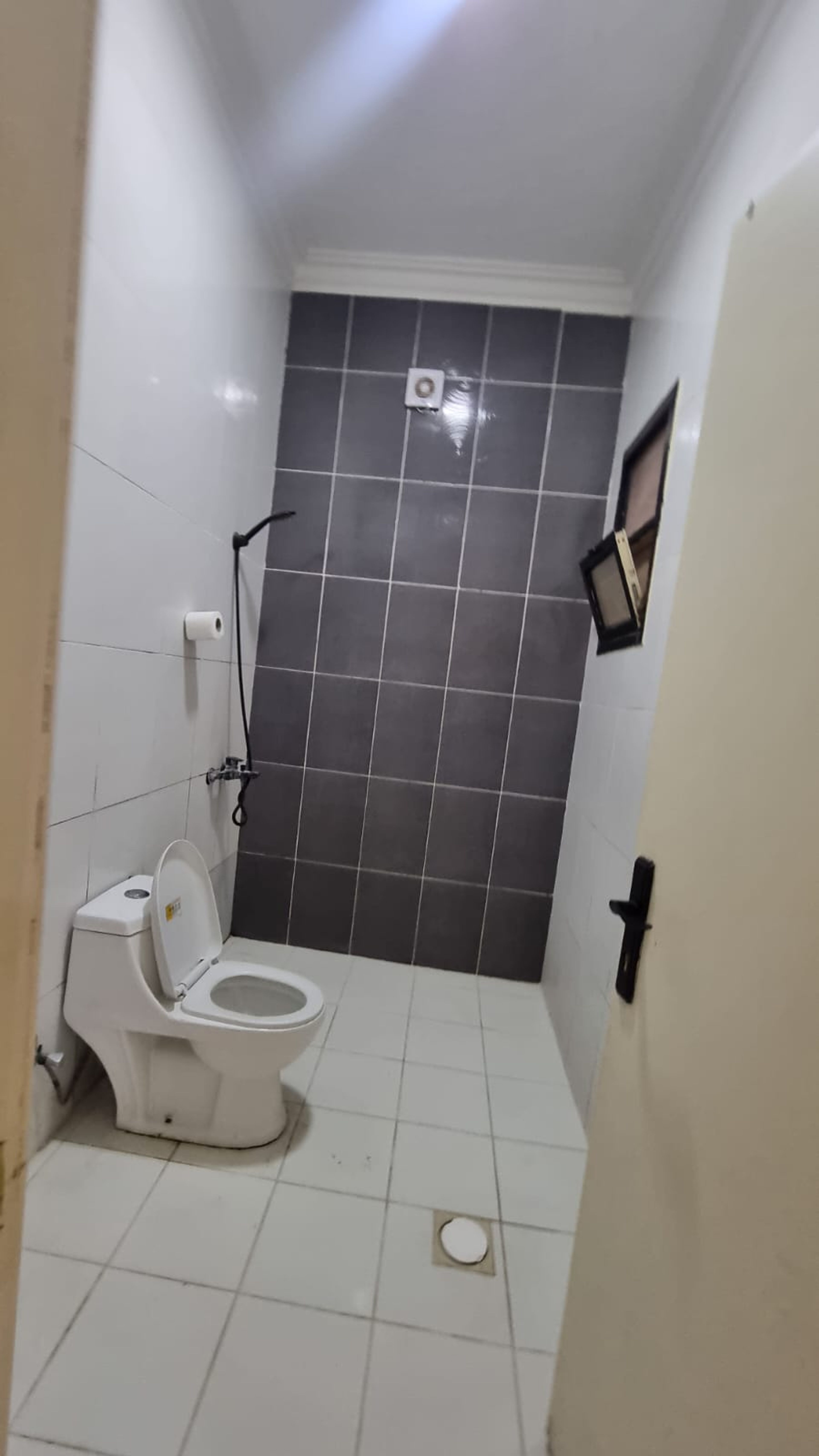 https://img.gathern.co/1400x0/1/_pZUrN1IxD3uX6jBE7ri-nM6Pl6vMZkq.jpeg