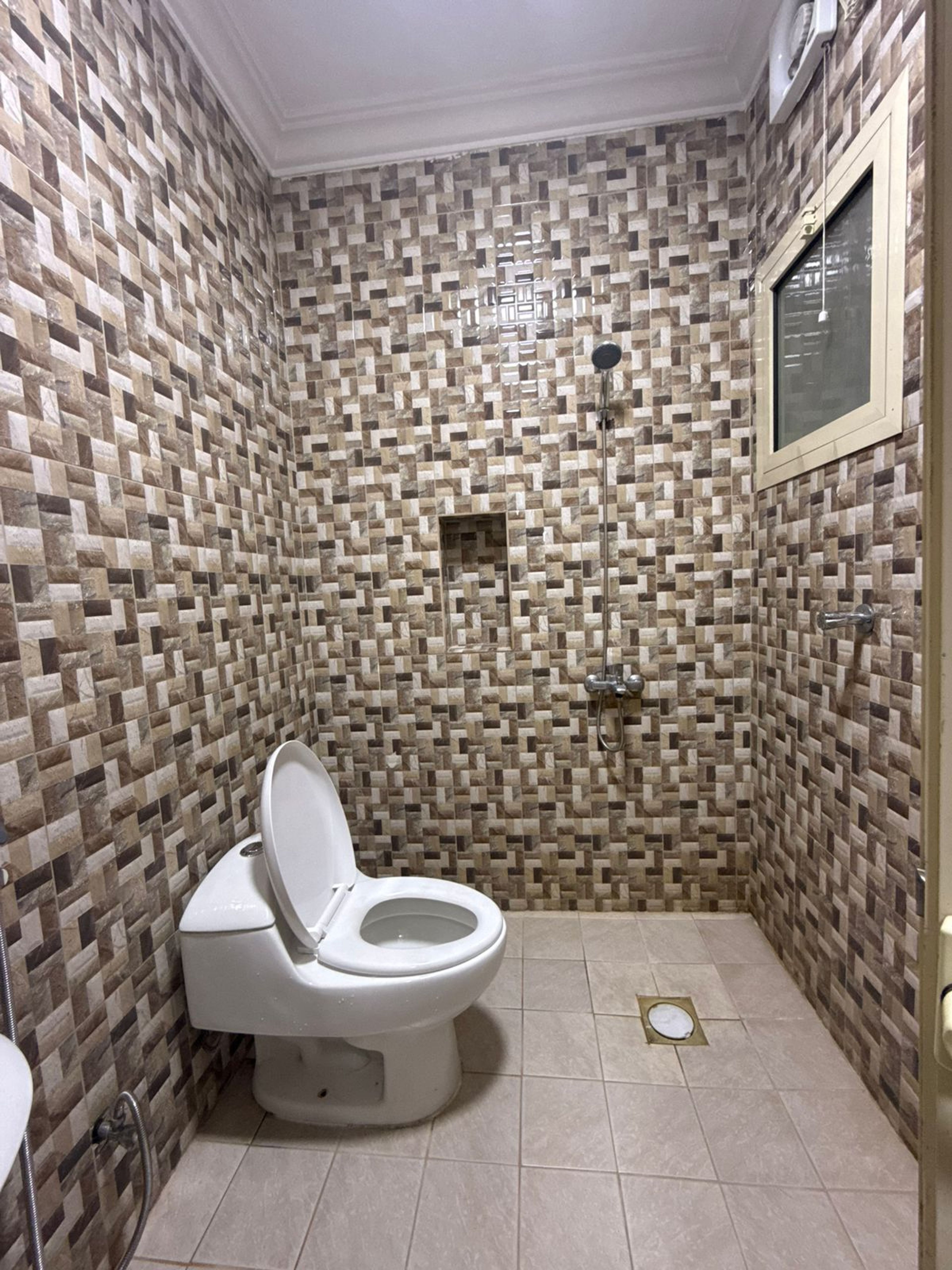 https://img.gathern.co/1400x0/1/a-BeDVfzKUbV4aAepFYuKOkRsd54E9dw.jpeg