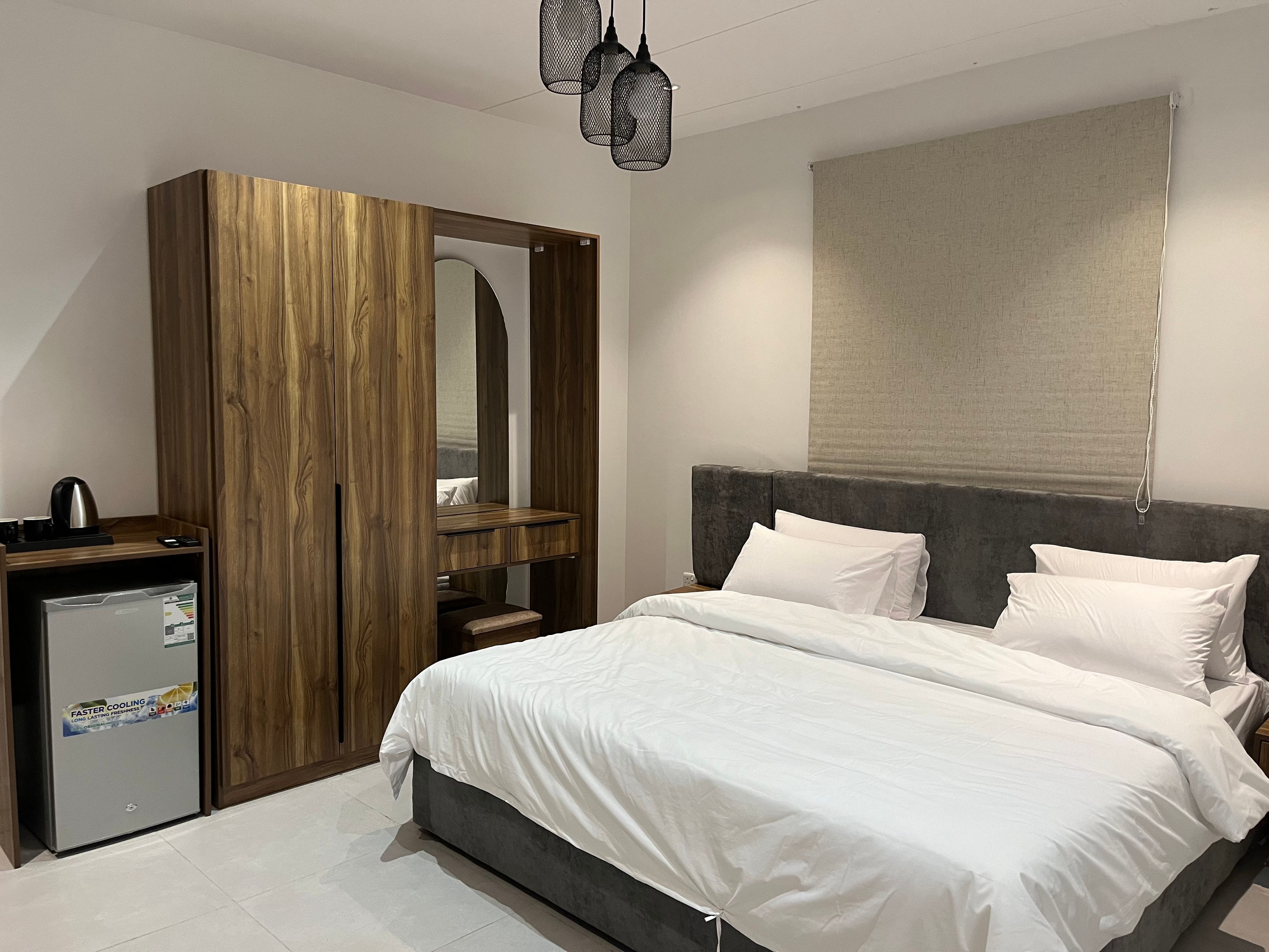 https://img.gathern.co/1400x0/1/aMvZ3ENFtRbsnMjw9bWnrjnHmtIv2WBL.jpeg