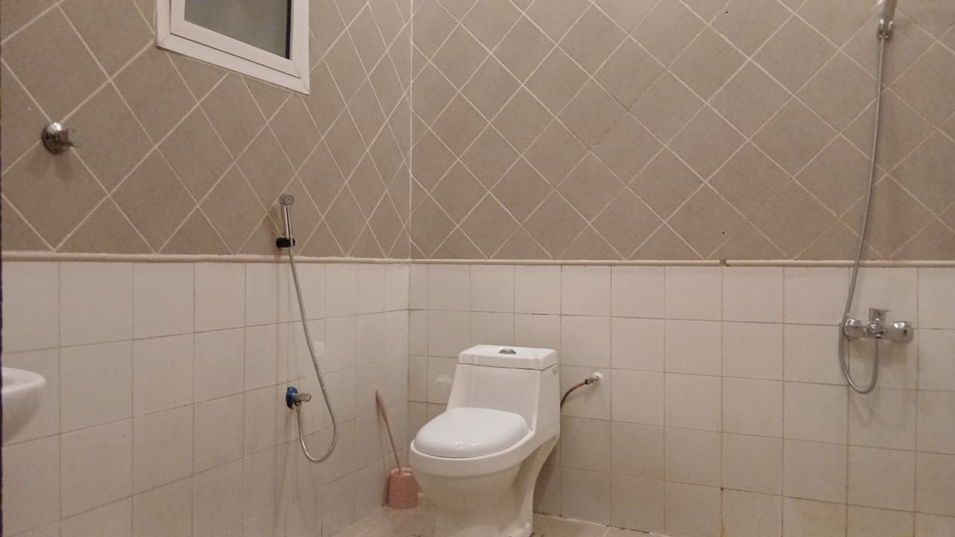 https://img.gathern.co/1400x0/1/aRHTf-WmQvh9Z2P9Z8tGmOl53K0bCcI6.jpeg