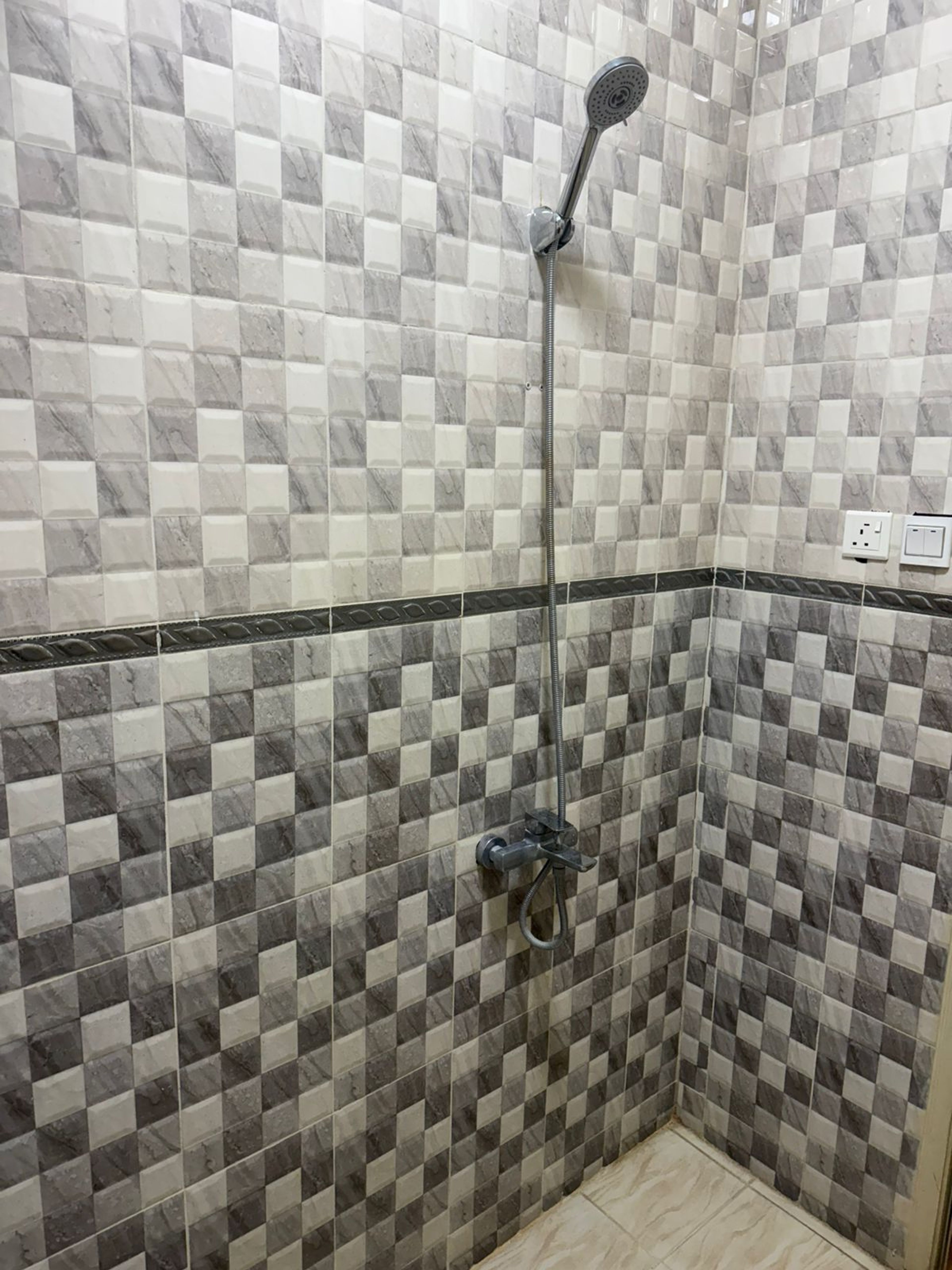 https://img.gathern.co/1400x0/1/aYS37QW1VczUR832vaP3C3umI60qLfkq.jpg
