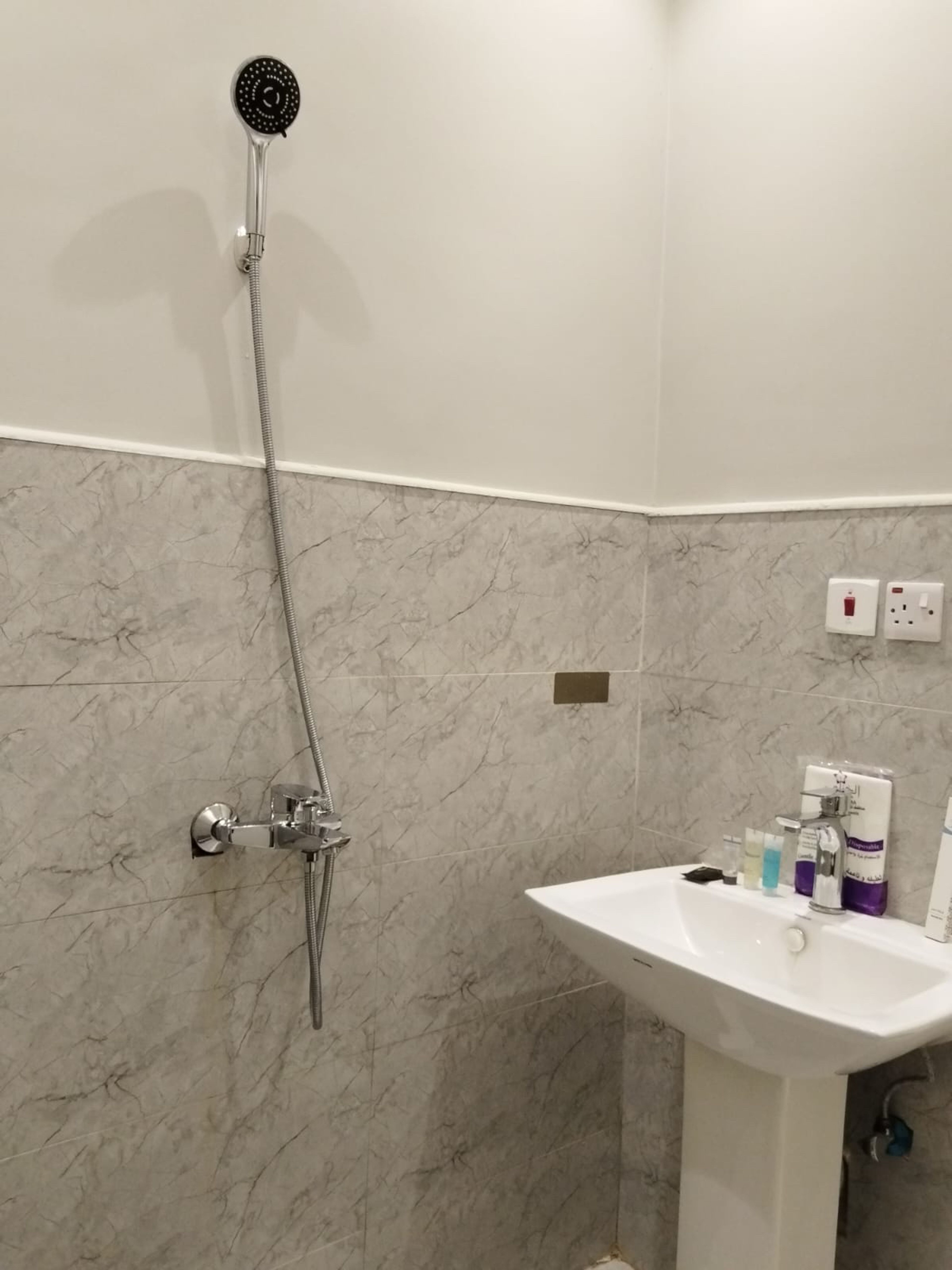 https://img.gathern.co/1400x0/1/bUsALHGUbplT1Eh0YhRnq16CM5eTM920.jpg